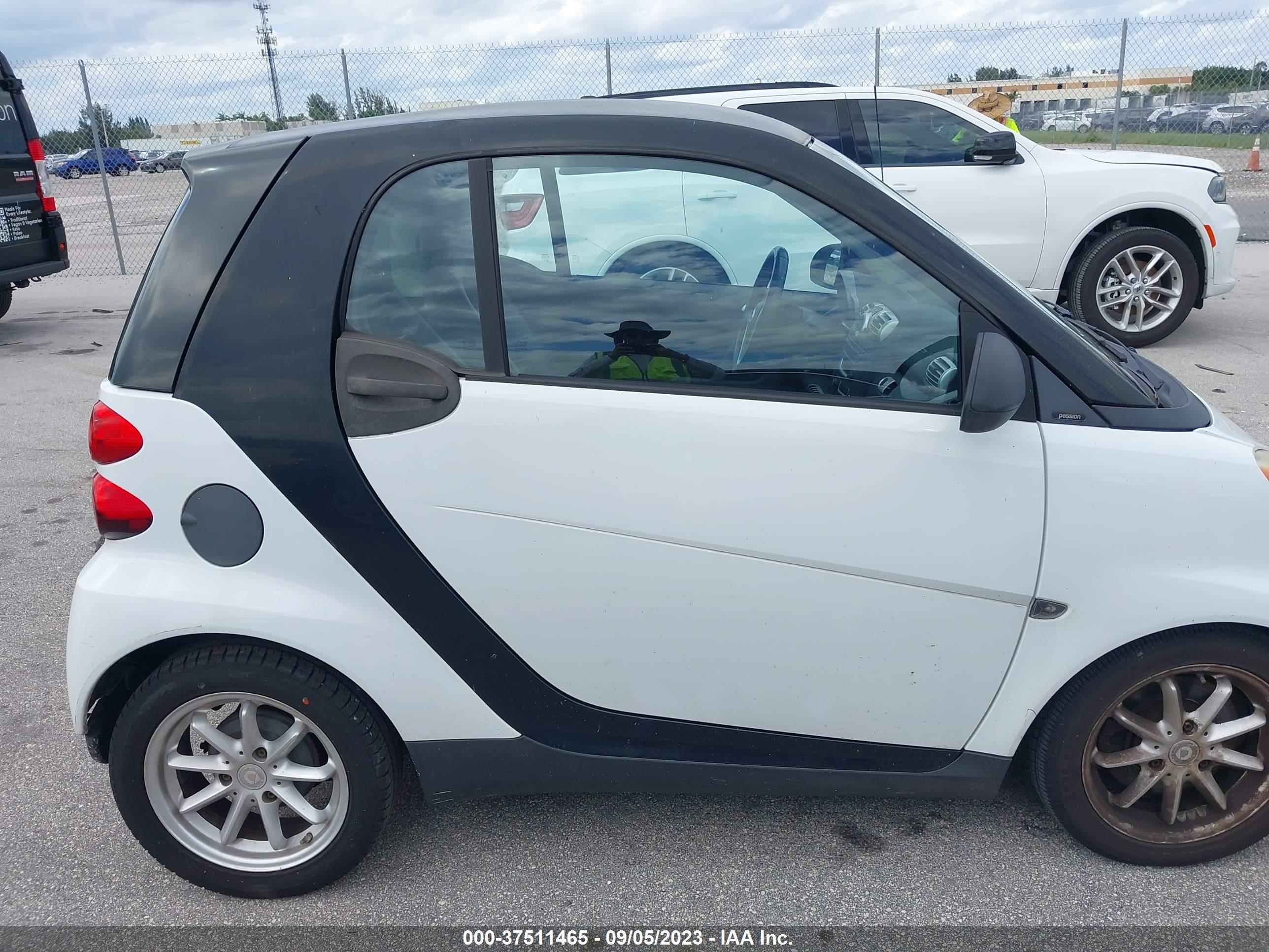 Photo 12 VIN: WMEEJ31X99K259234 - SMART FORTWO 