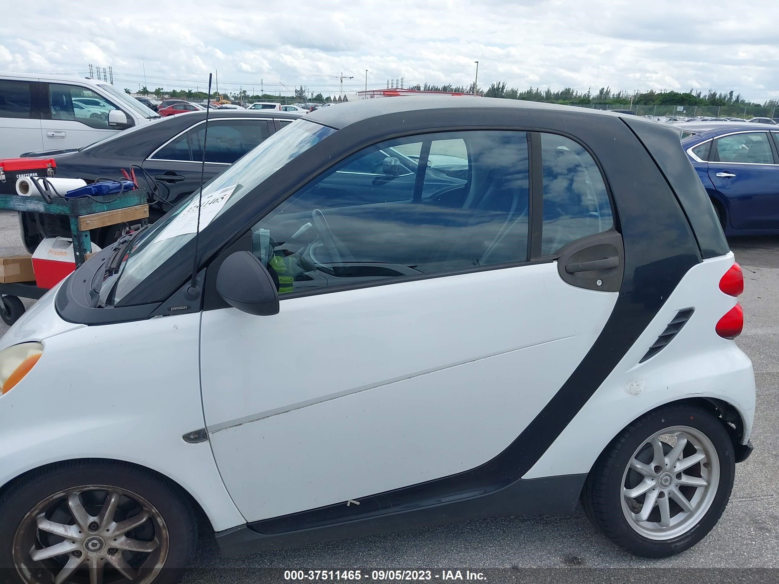 Photo 13 VIN: WMEEJ31X99K259234 - SMART FORTWO 