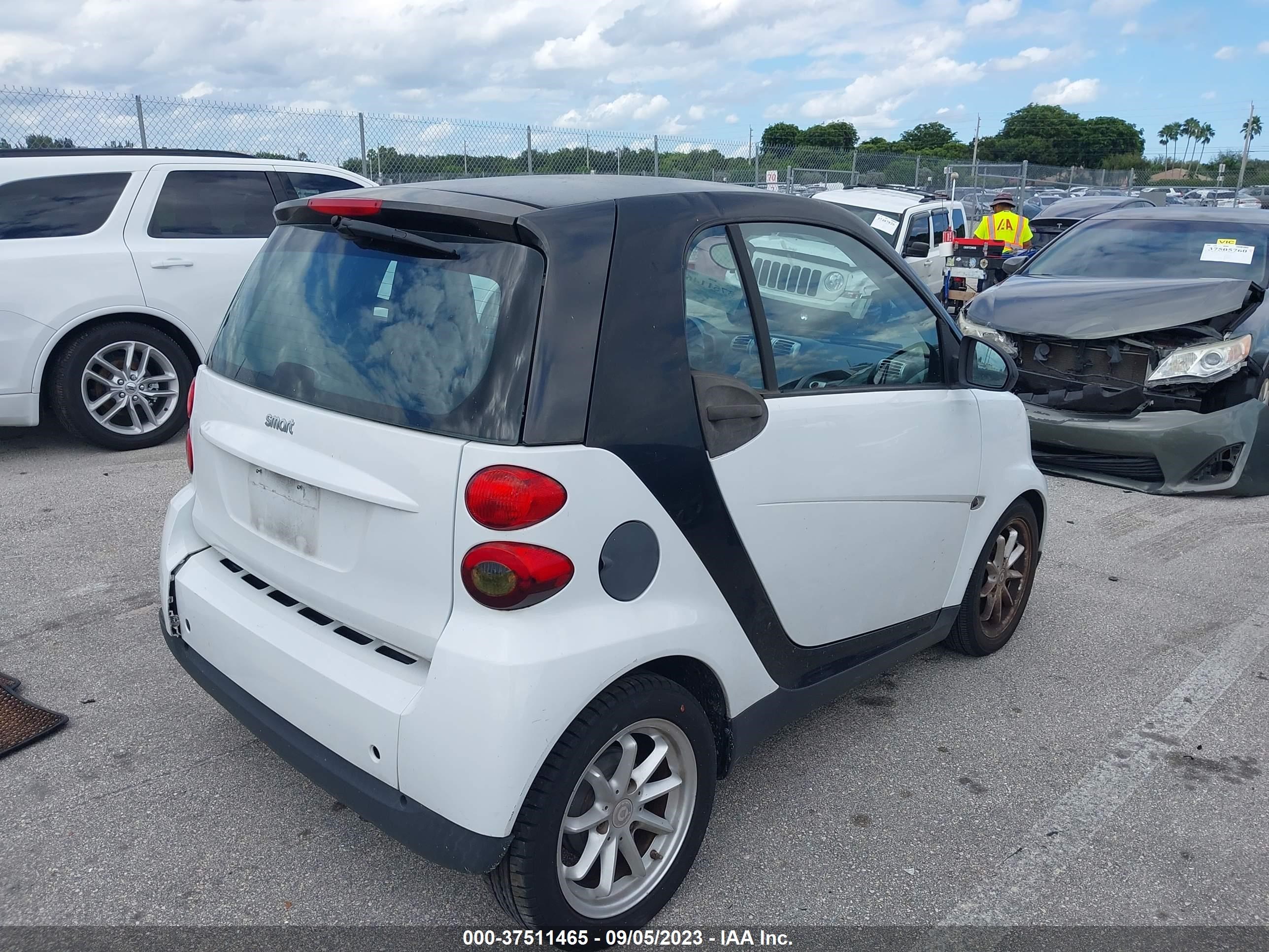 Photo 3 VIN: WMEEJ31X99K259234 - SMART FORTWO 