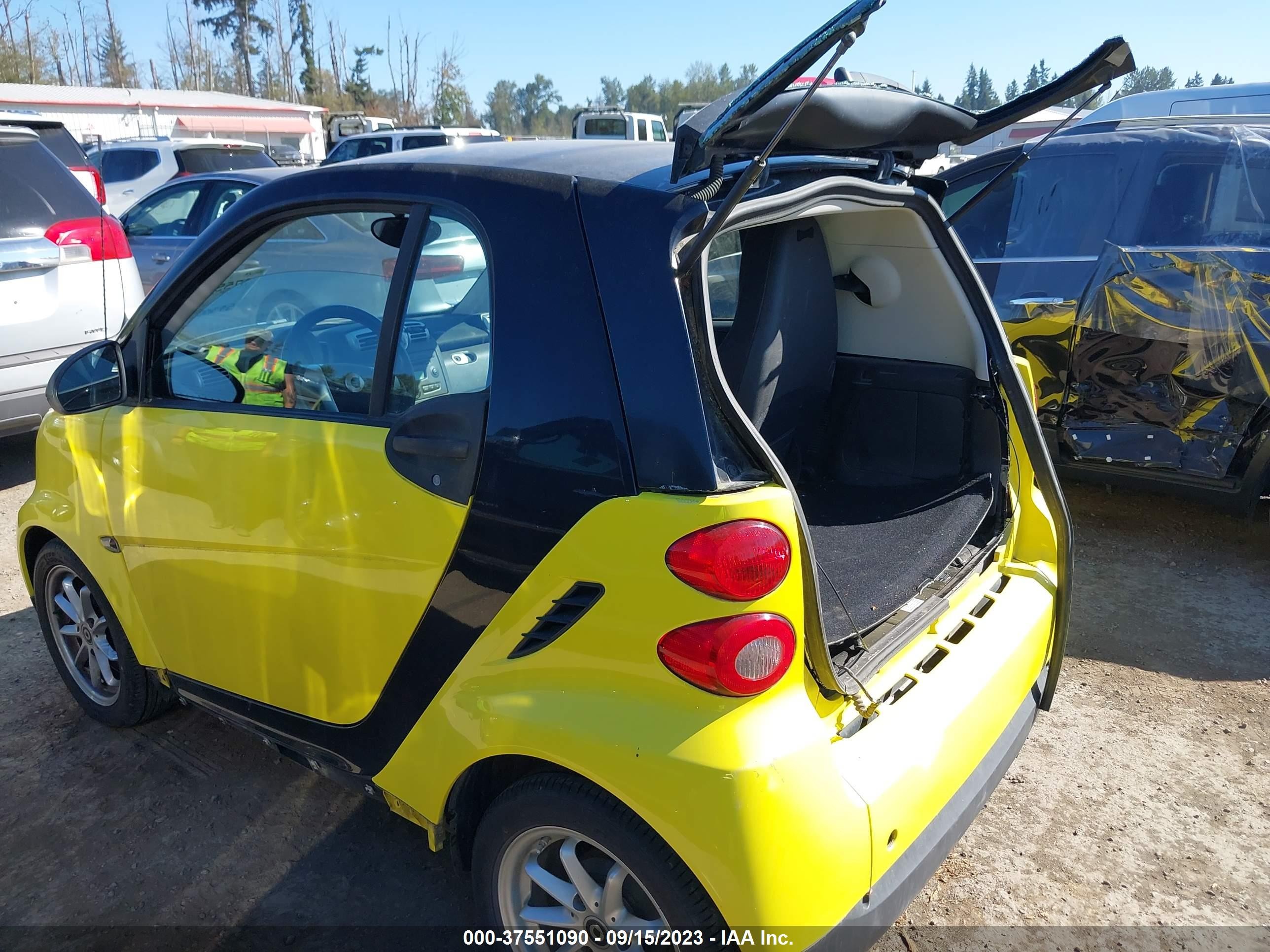 Photo 2 VIN: WMEEJ31XX8K130384 - SMART FORTWO 