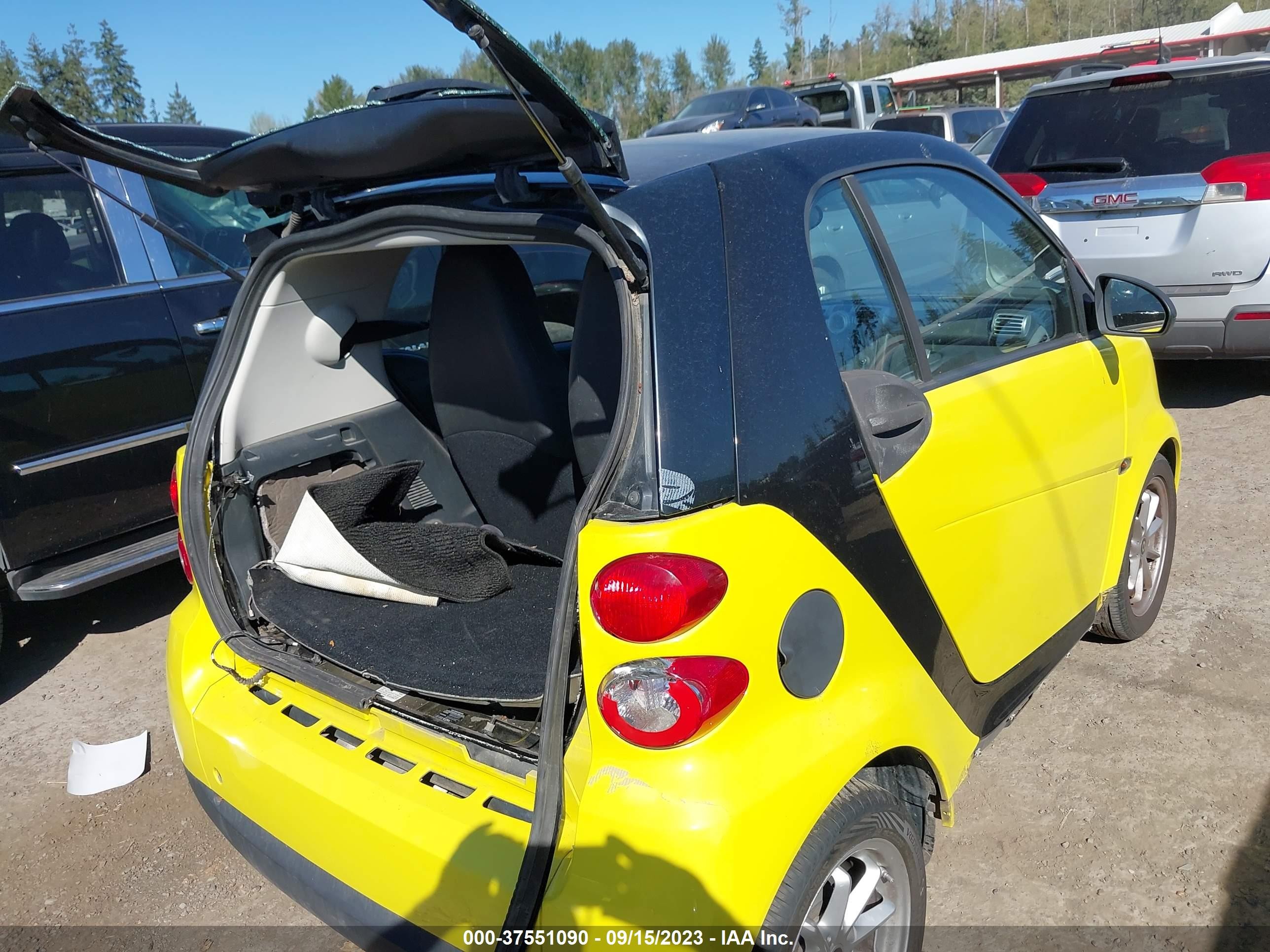 Photo 3 VIN: WMEEJ31XX8K130384 - SMART FORTWO 