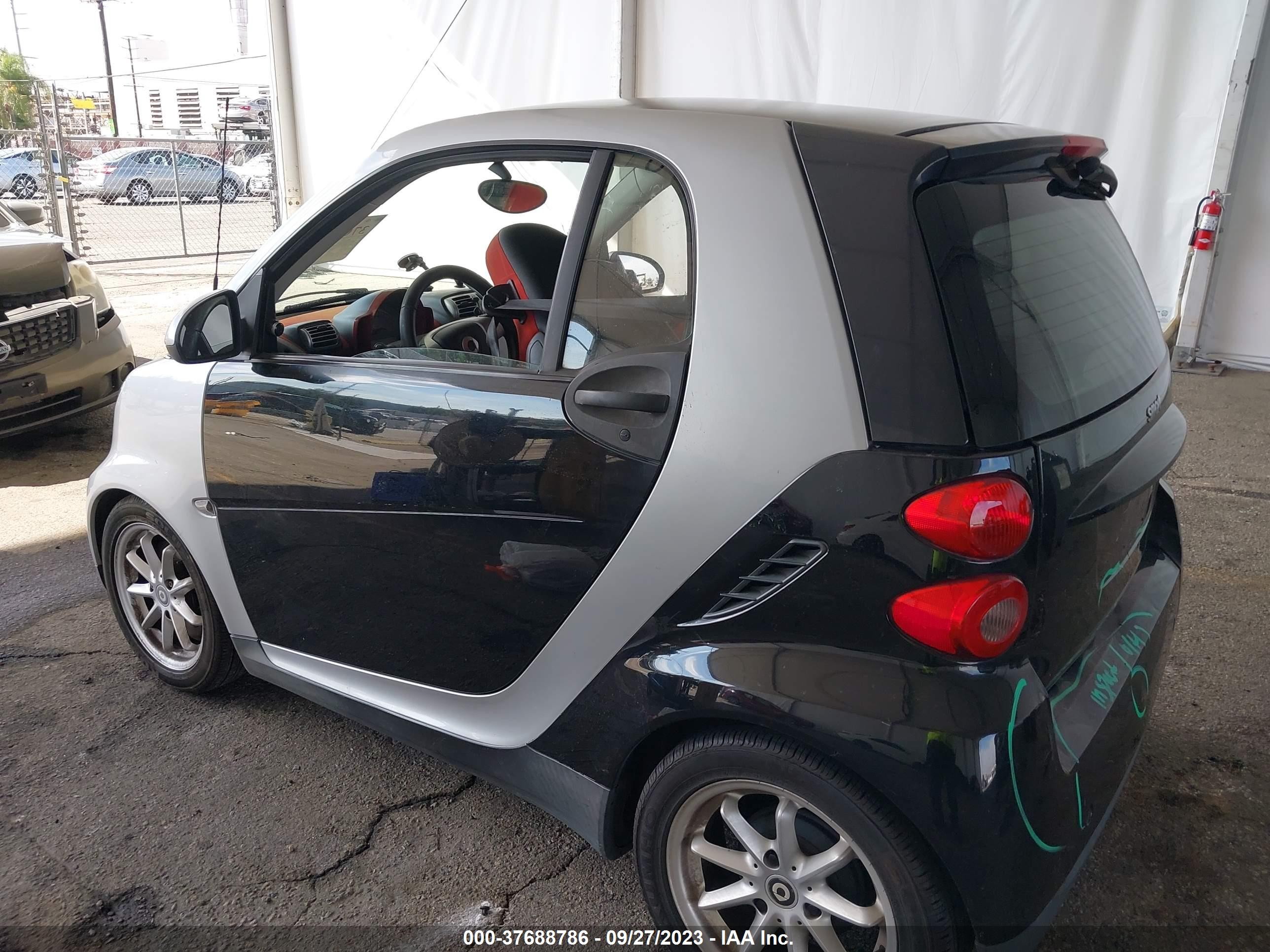 Photo 2 VIN: WMEEJ31XX8K133320 - SMART FORTWO 