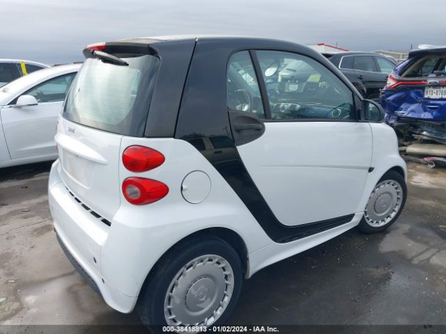 Photo 3 VIN: WMEEJ3BA0EK742888 - SMART FORTWO 