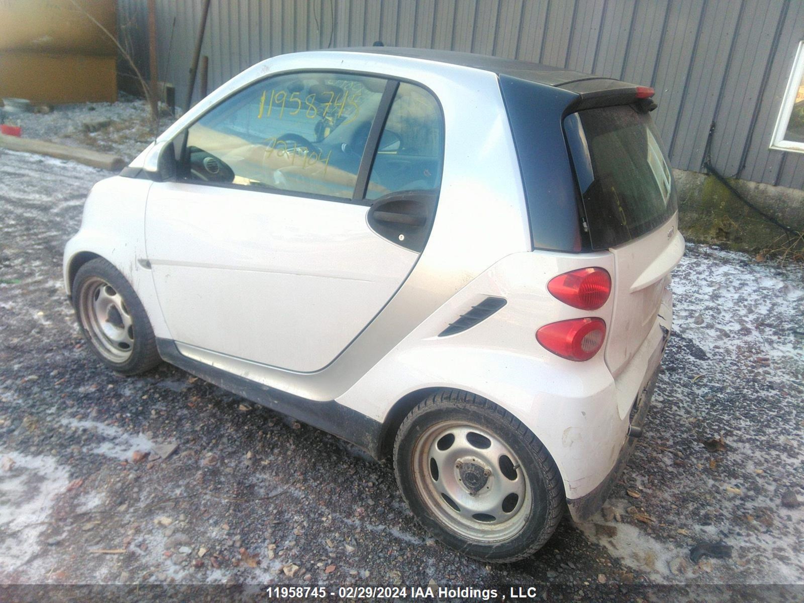 Photo 2 VIN: WMEEJ3BA1DK721904 - SMART FORTWO 