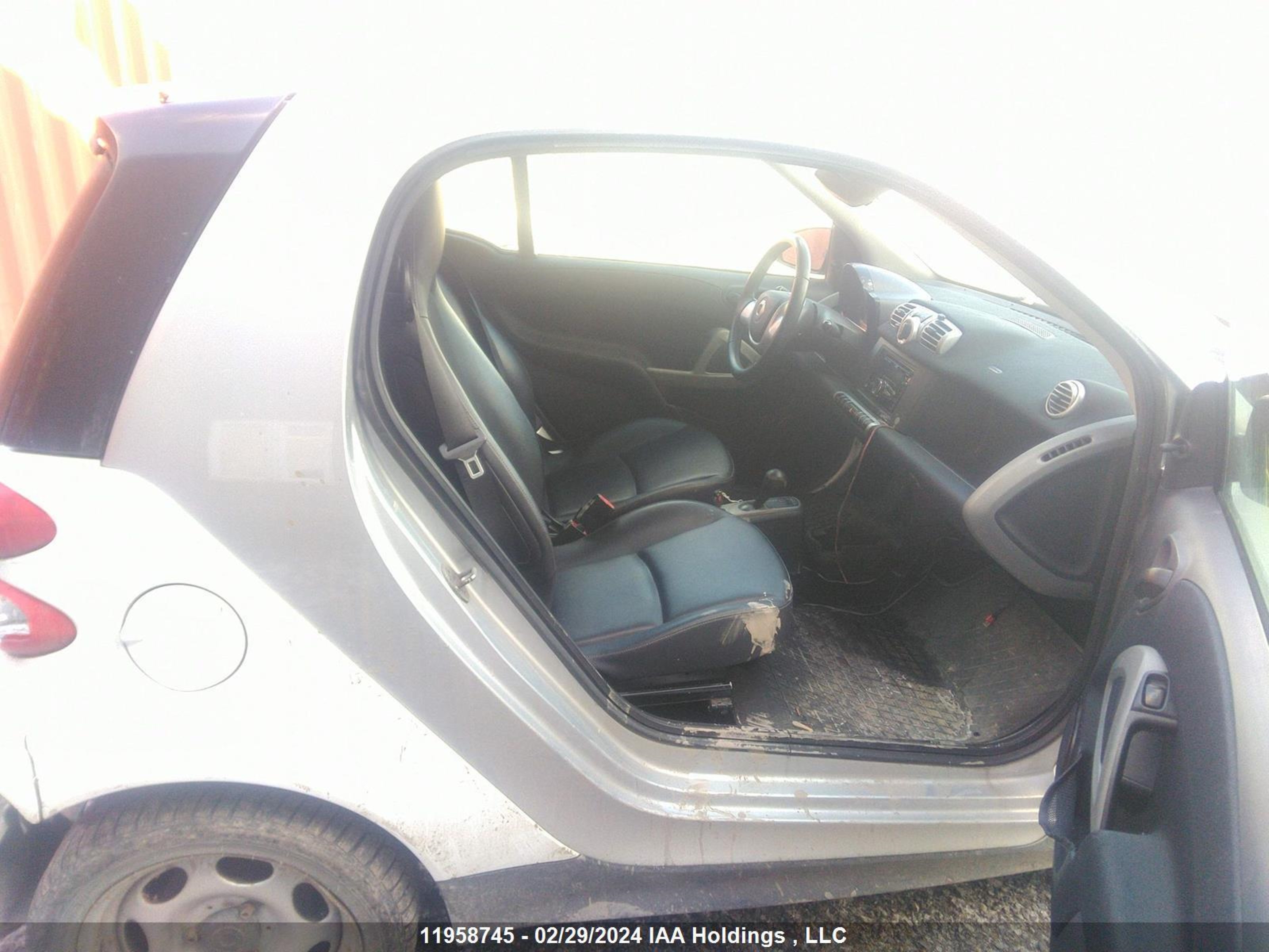 Photo 4 VIN: WMEEJ3BA1DK721904 - SMART FORTWO 