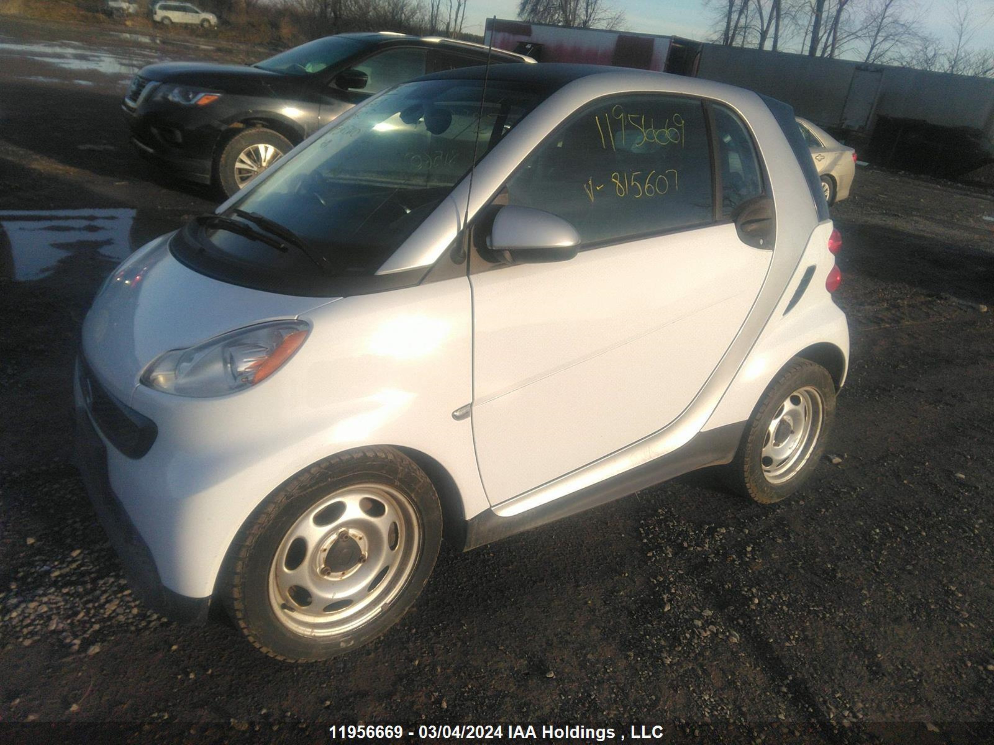 Photo 1 VIN: WMEEJ3BA1FK815607 - SMART FORTWO 