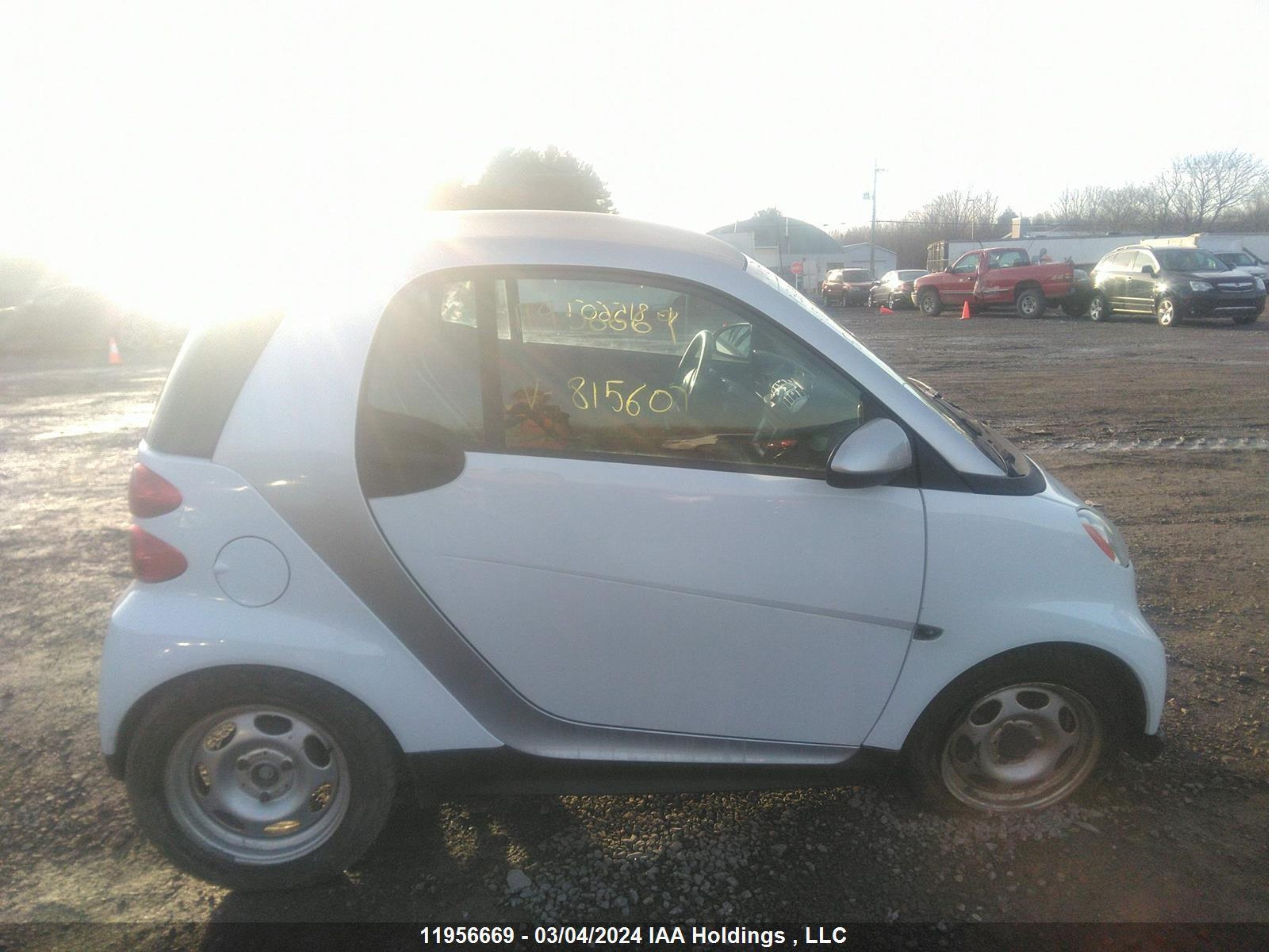 Photo 12 VIN: WMEEJ3BA1FK815607 - SMART FORTWO 