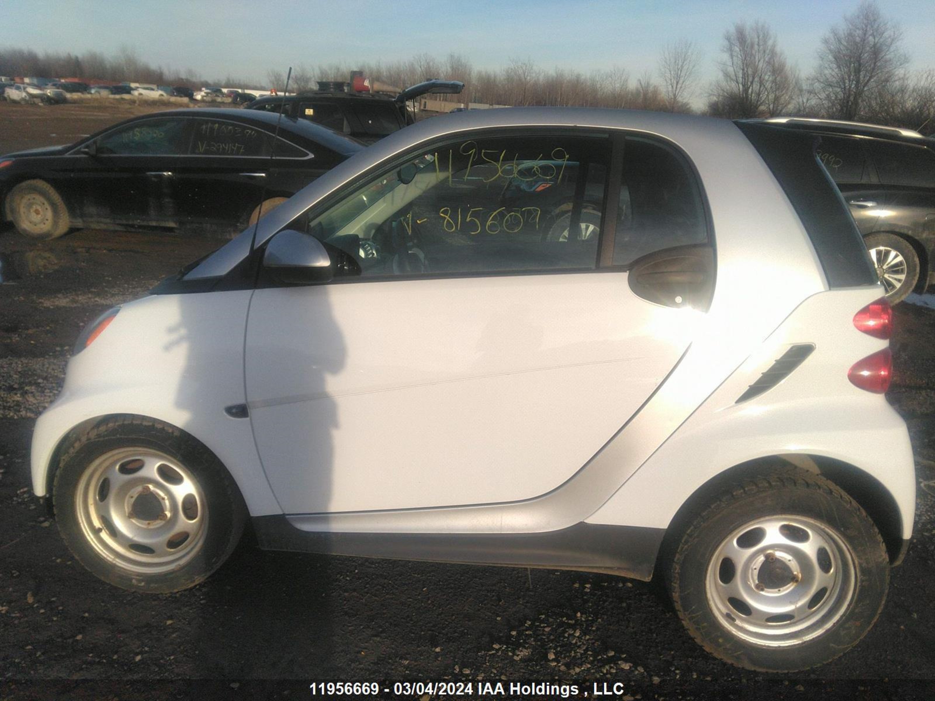 Photo 13 VIN: WMEEJ3BA1FK815607 - SMART FORTWO 