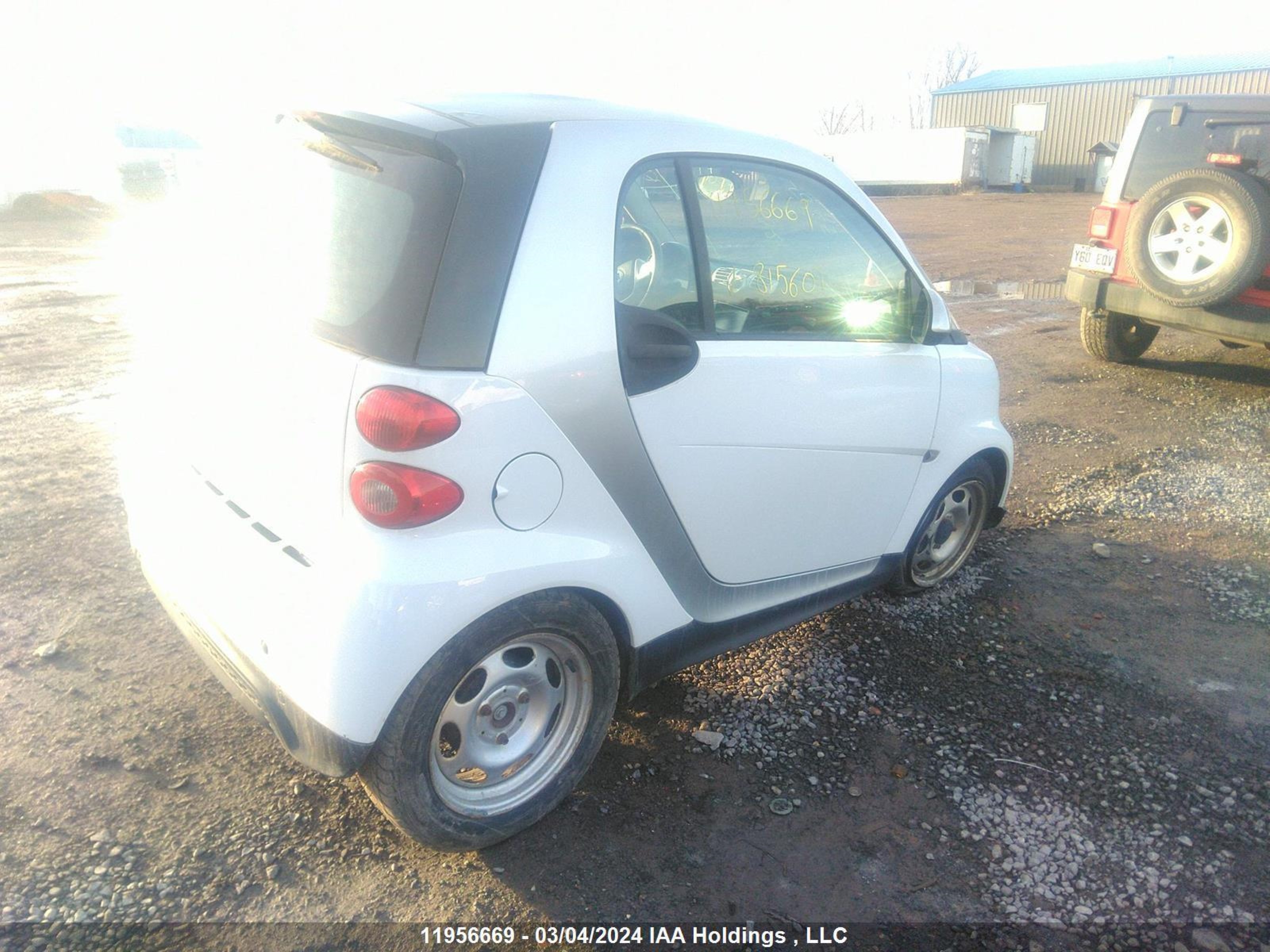 Photo 3 VIN: WMEEJ3BA1FK815607 - SMART FORTWO 