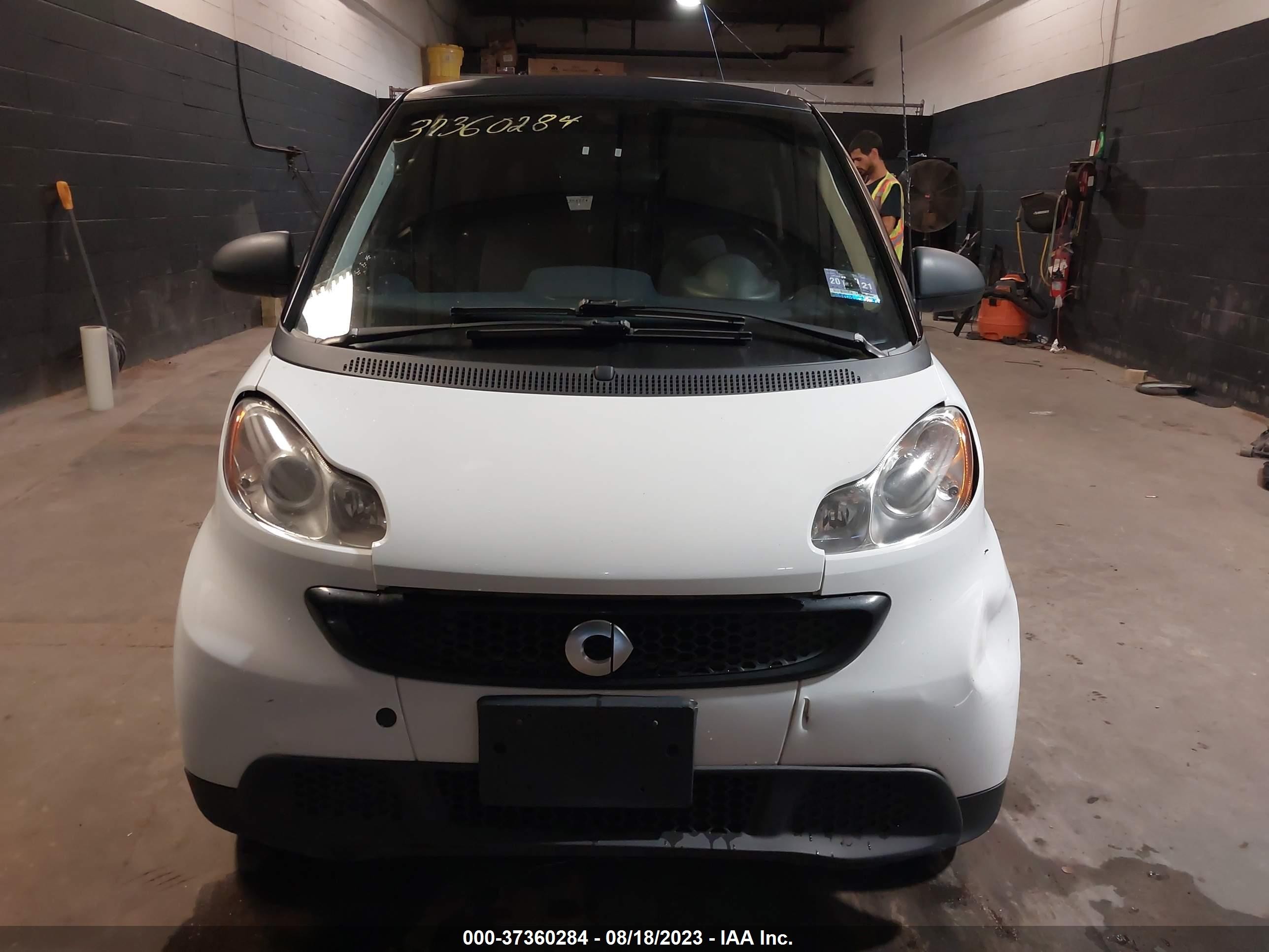 Photo 11 VIN: WMEEJ3BA2EK744030 - SMART FORTWO 