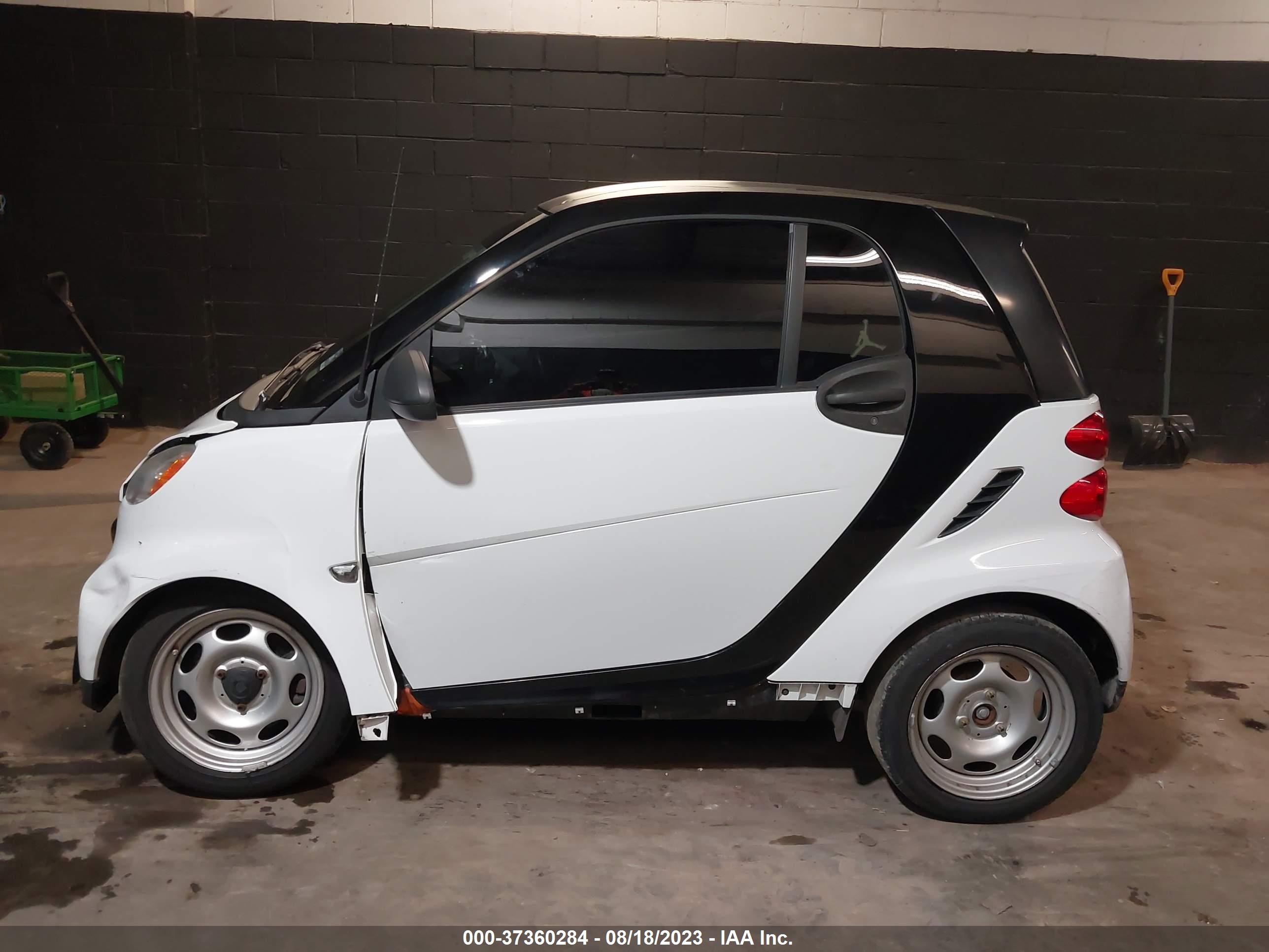 Photo 13 VIN: WMEEJ3BA2EK744030 - SMART FORTWO 