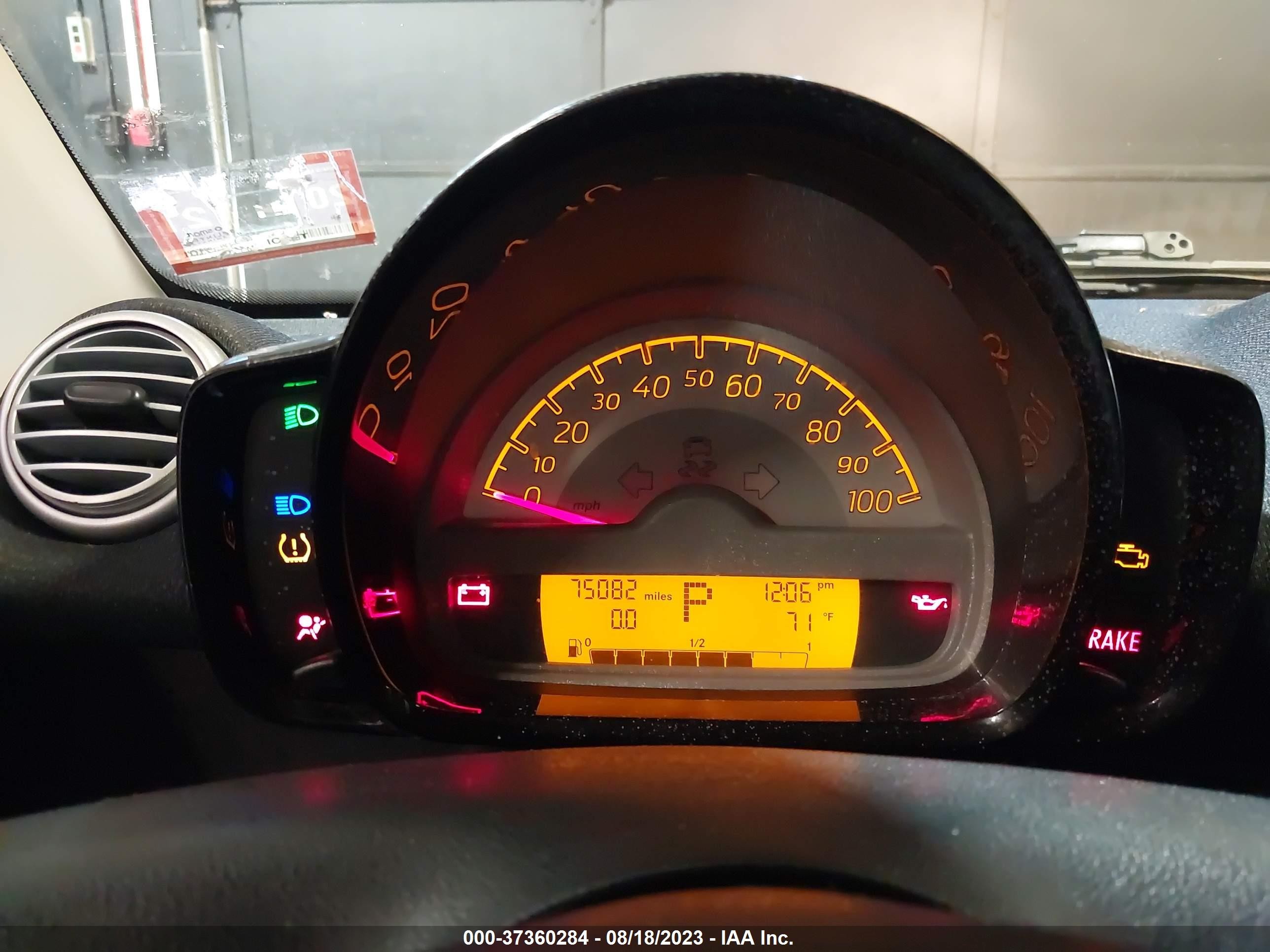 Photo 14 VIN: WMEEJ3BA2EK744030 - SMART FORTWO 