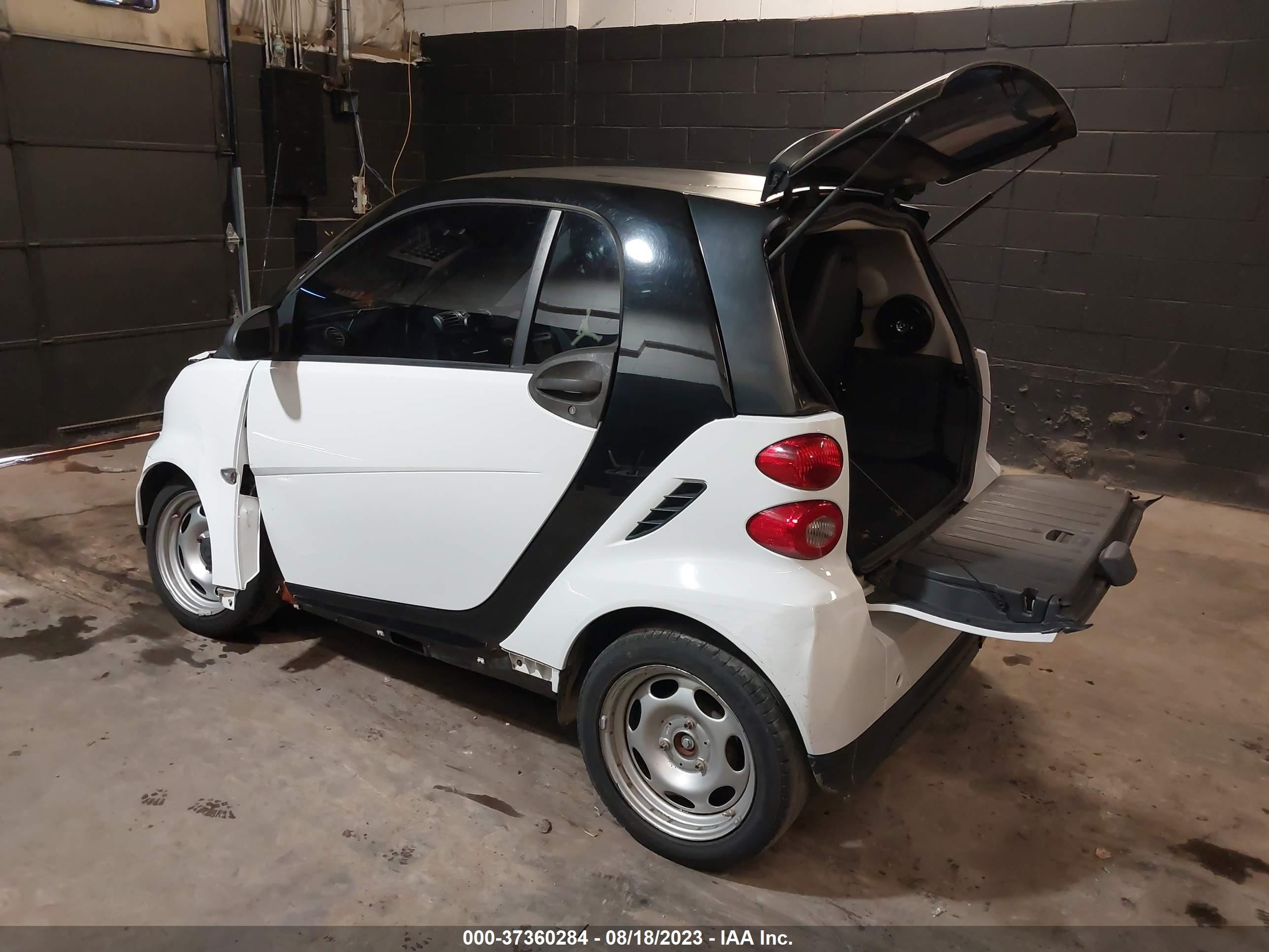 Photo 2 VIN: WMEEJ3BA2EK744030 - SMART FORTWO 