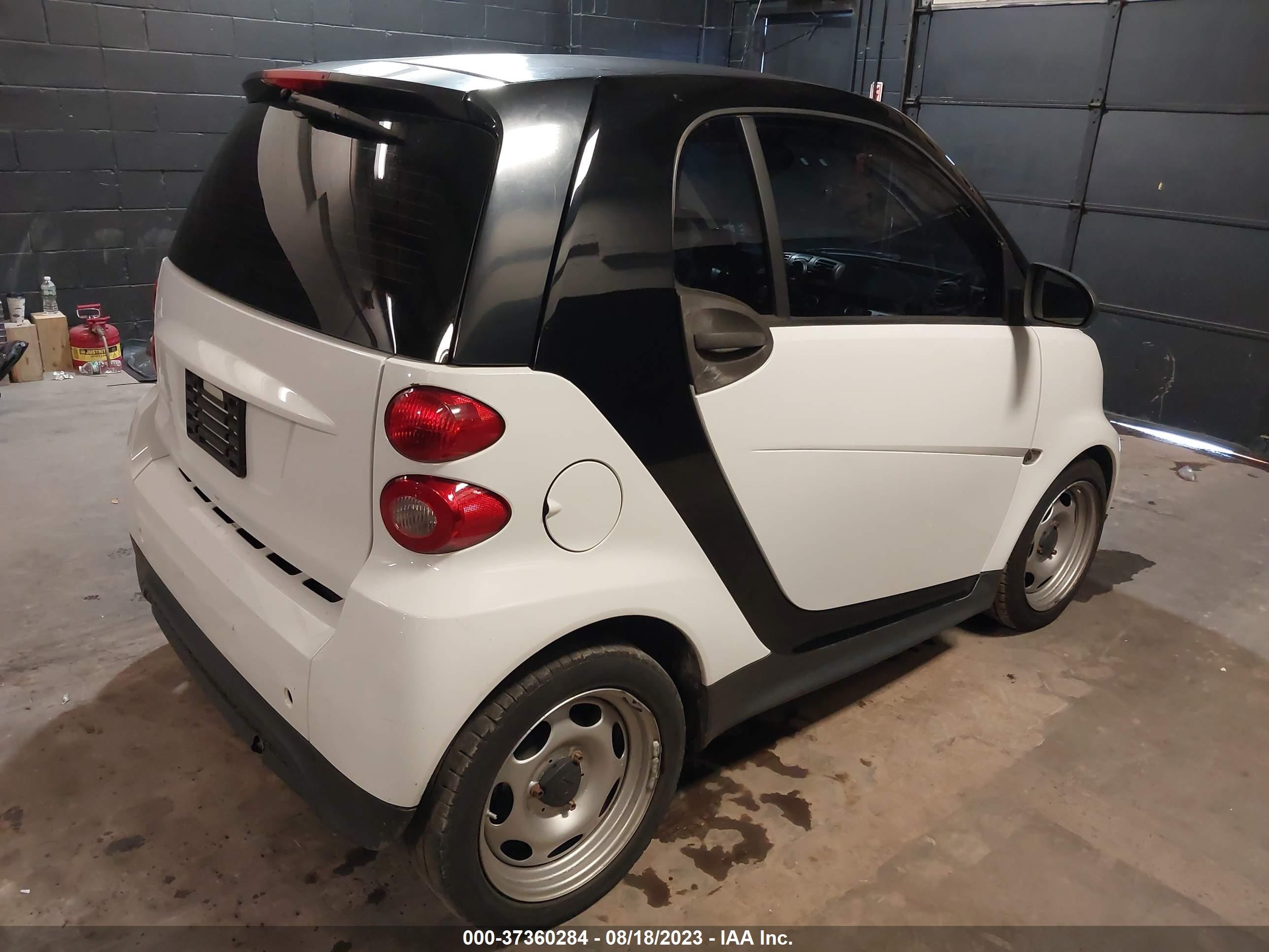 Photo 3 VIN: WMEEJ3BA2EK744030 - SMART FORTWO 