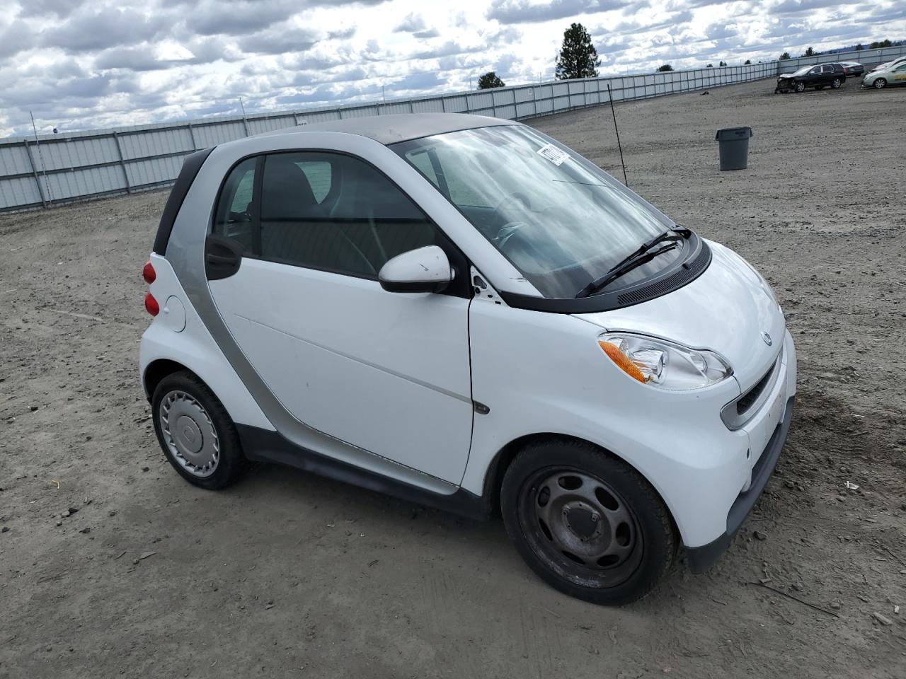 Photo 3 VIN: WMEEJ3BA2FK787493 - SMART FORTWO PUR 