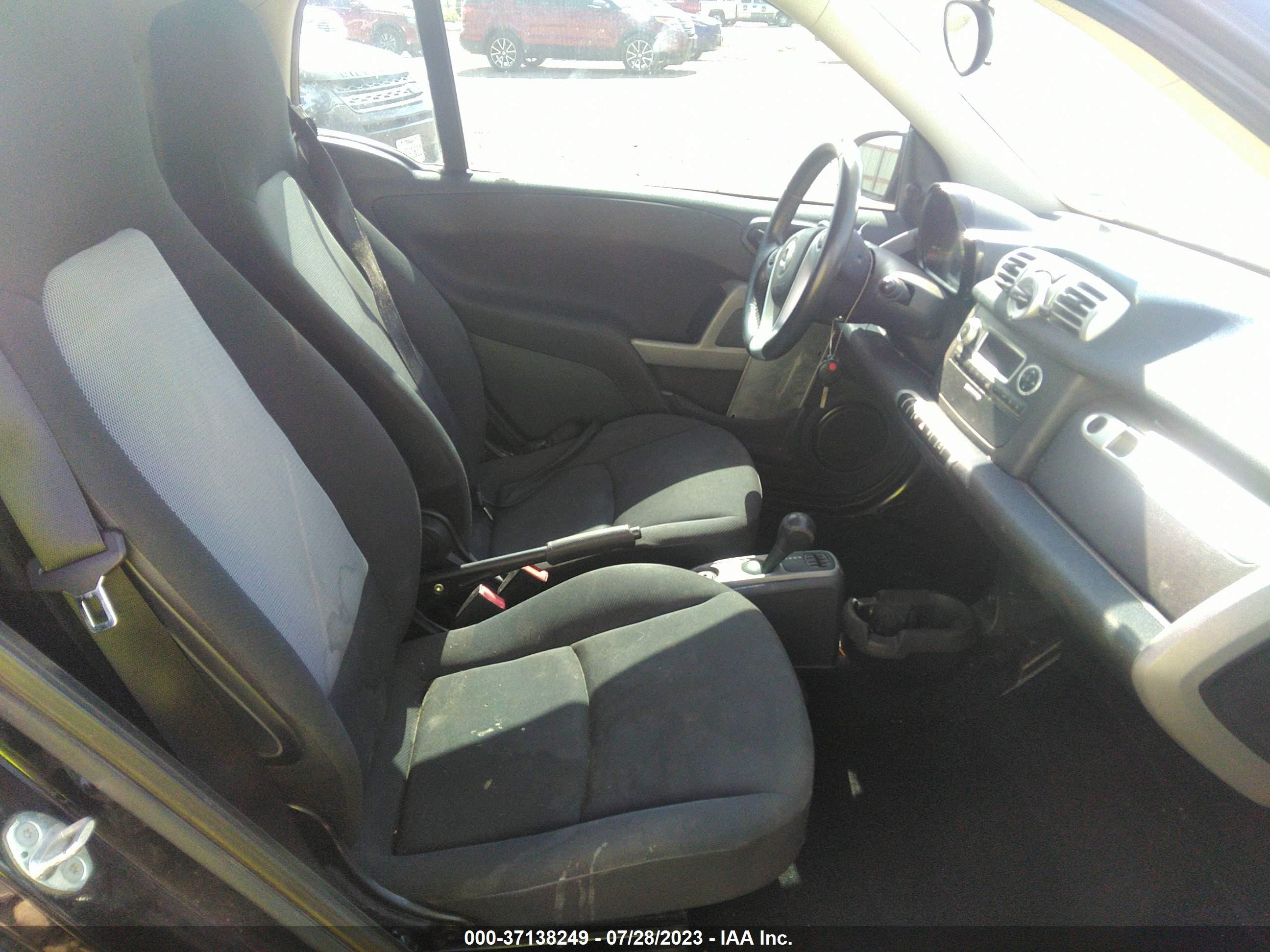 Photo 4 VIN: WMEEJ3BA2FK820329 - SMART FORTWO 