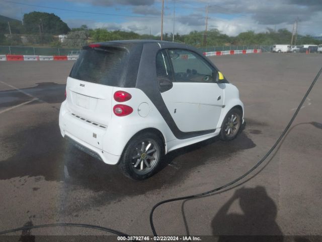 Photo 3 VIN: WMEEJ3BA3EK742433 - SMART FORTWO 