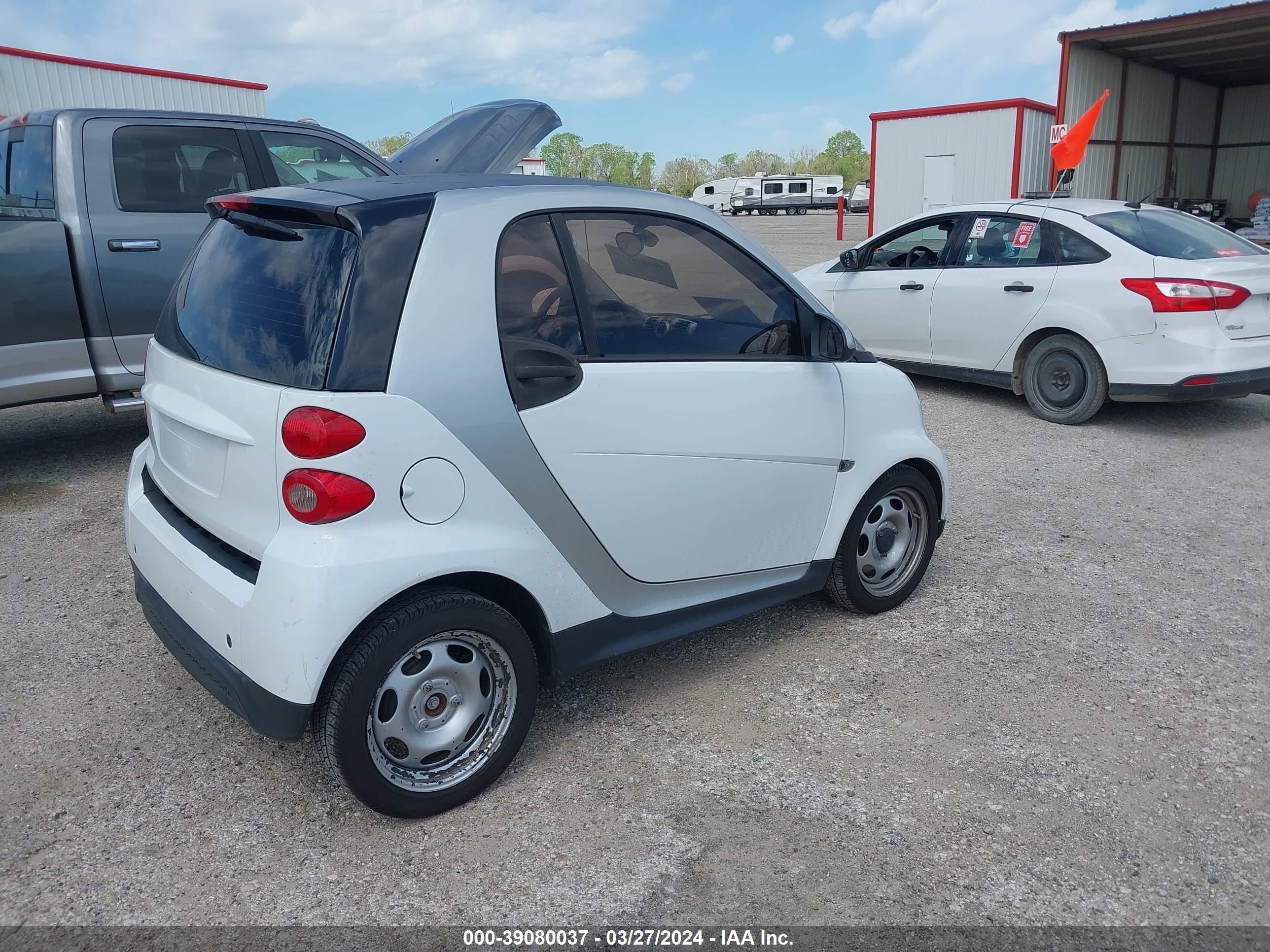 Photo 3 VIN: WMEEJ3BA3FK790614 - SMART FORTWO 