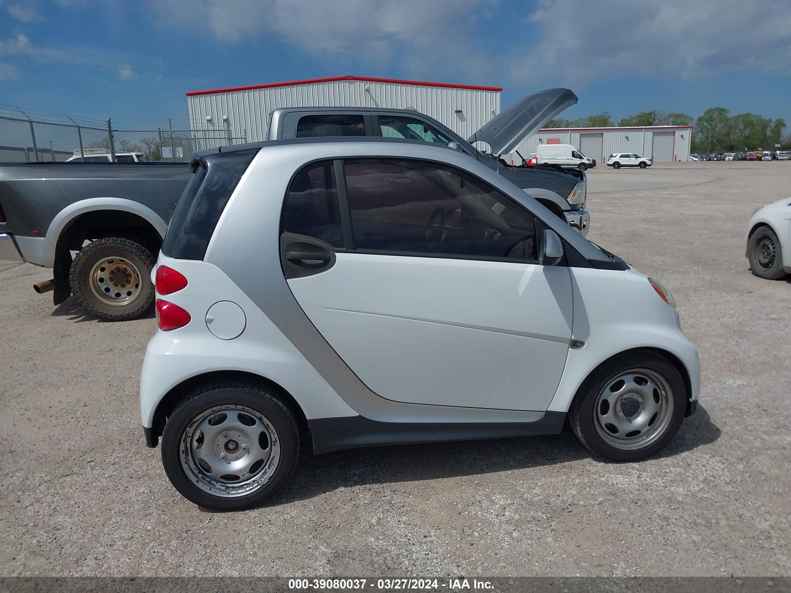 Photo 5 VIN: WMEEJ3BA3FK790614 - SMART FORTWO 