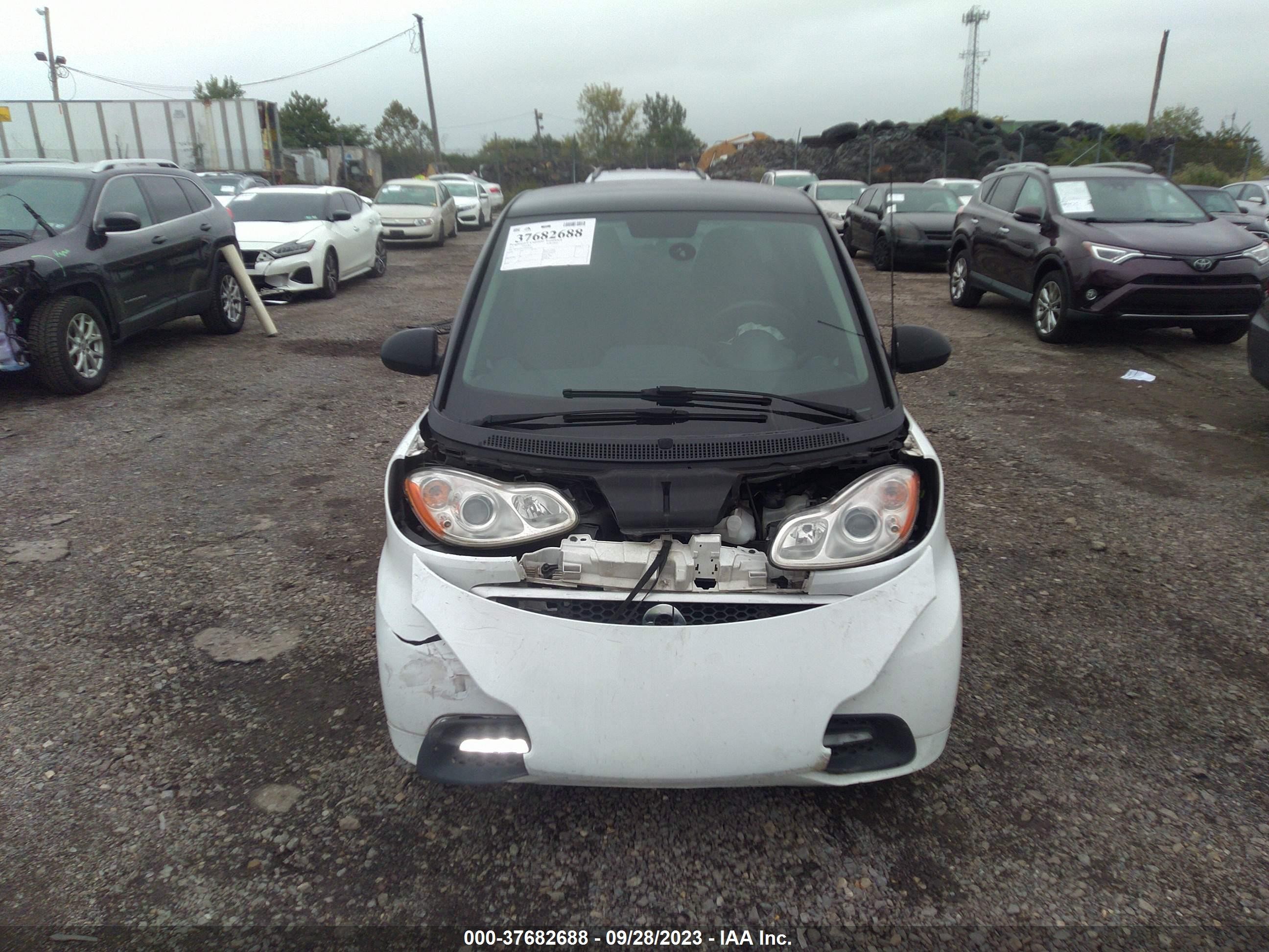 Photo 5 VIN: WMEEJ3BA3FK800588 - SMART FORTWO 