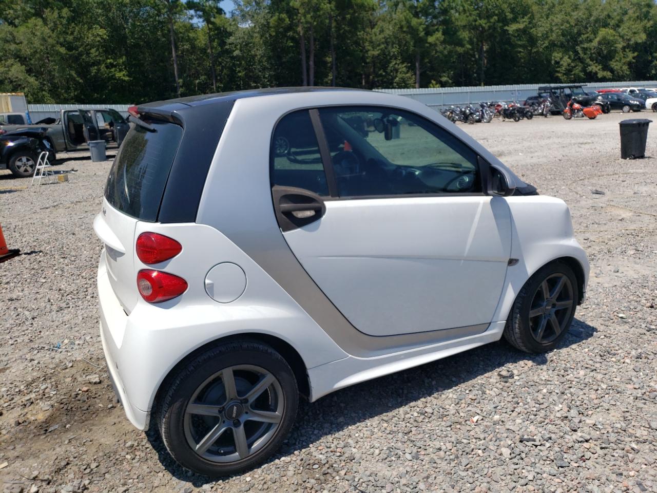 Photo 2 VIN: WMEEJ3BA4DK634546 - SMART FORTWO 