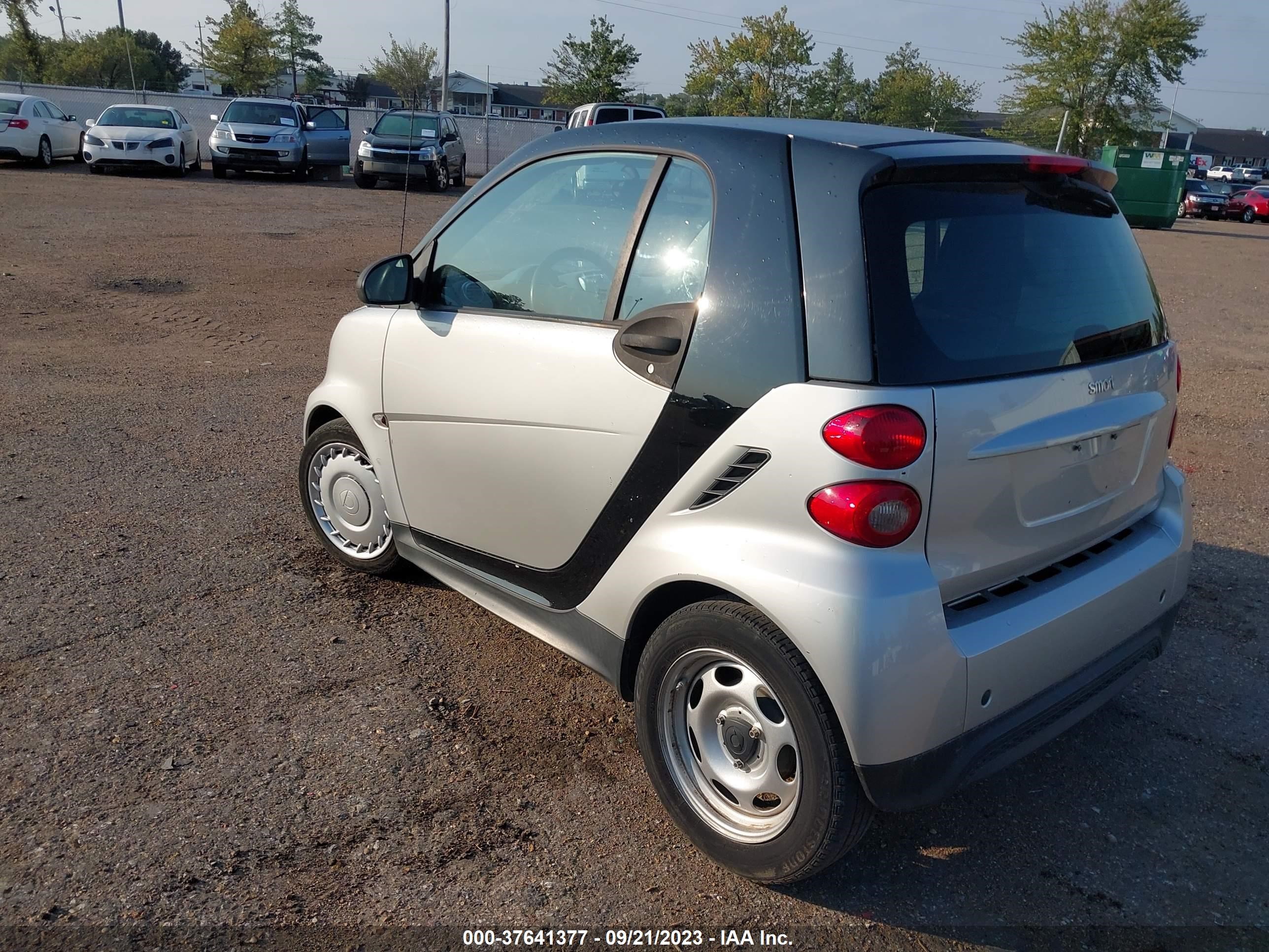 Photo 2 VIN: WMEEJ3BA4EK756129 - SMART FORTWO 