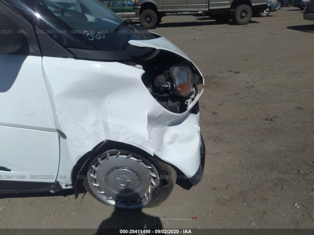 Photo 5 VIN: WMEEJ3BA4FK802057 - SMART FORTWO 