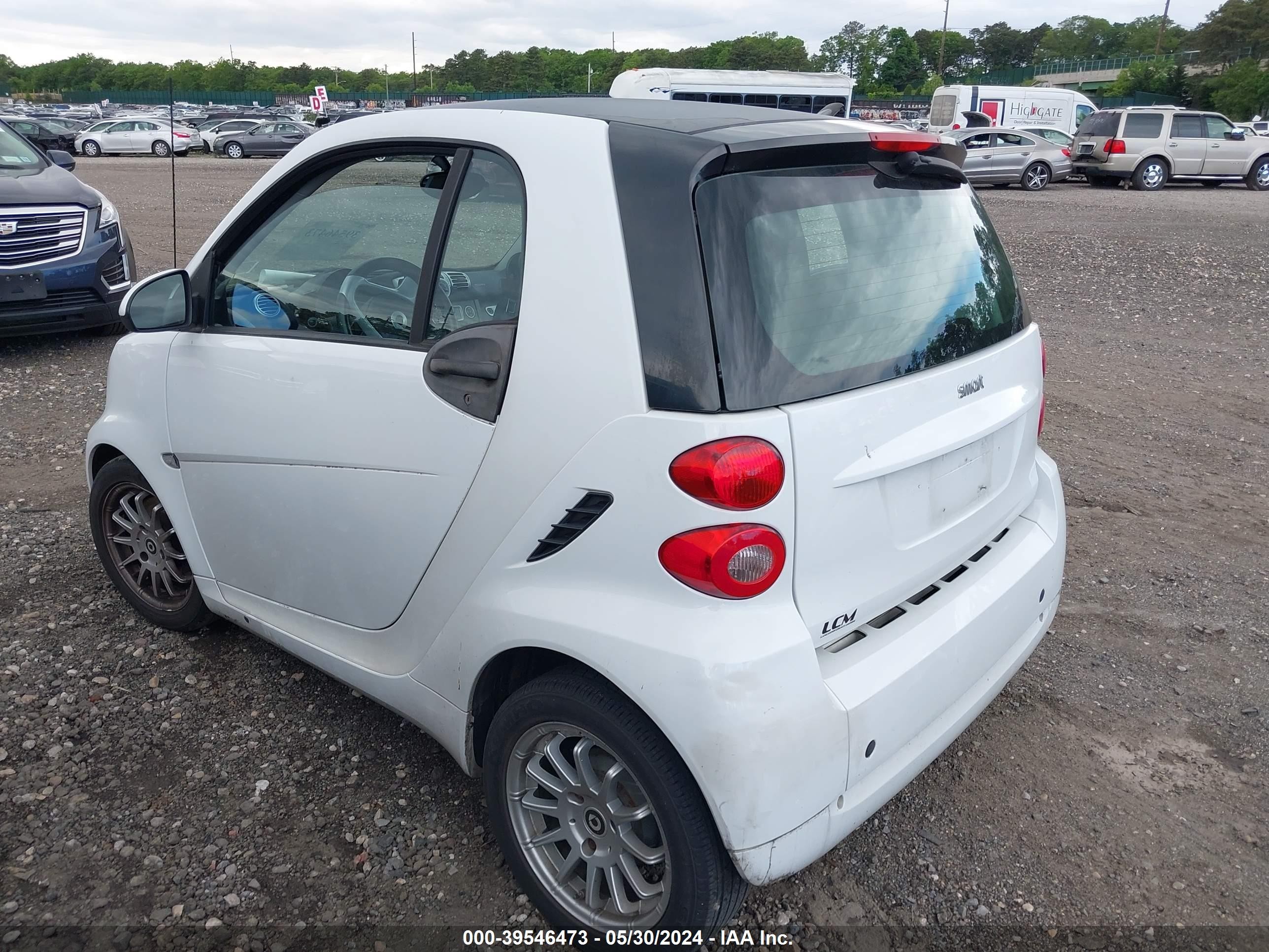 Photo 2 VIN: WMEEJ3BA5BK468972 - SMART FORTWO 