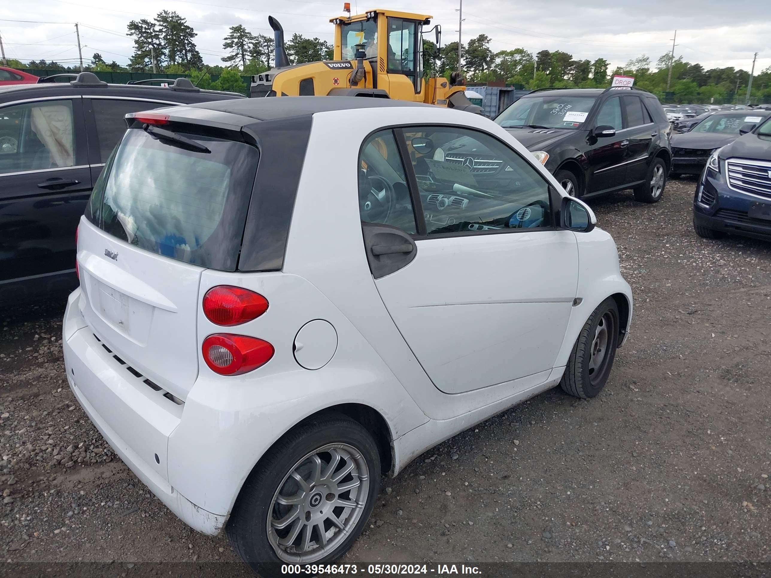 Photo 3 VIN: WMEEJ3BA5BK468972 - SMART FORTWO 