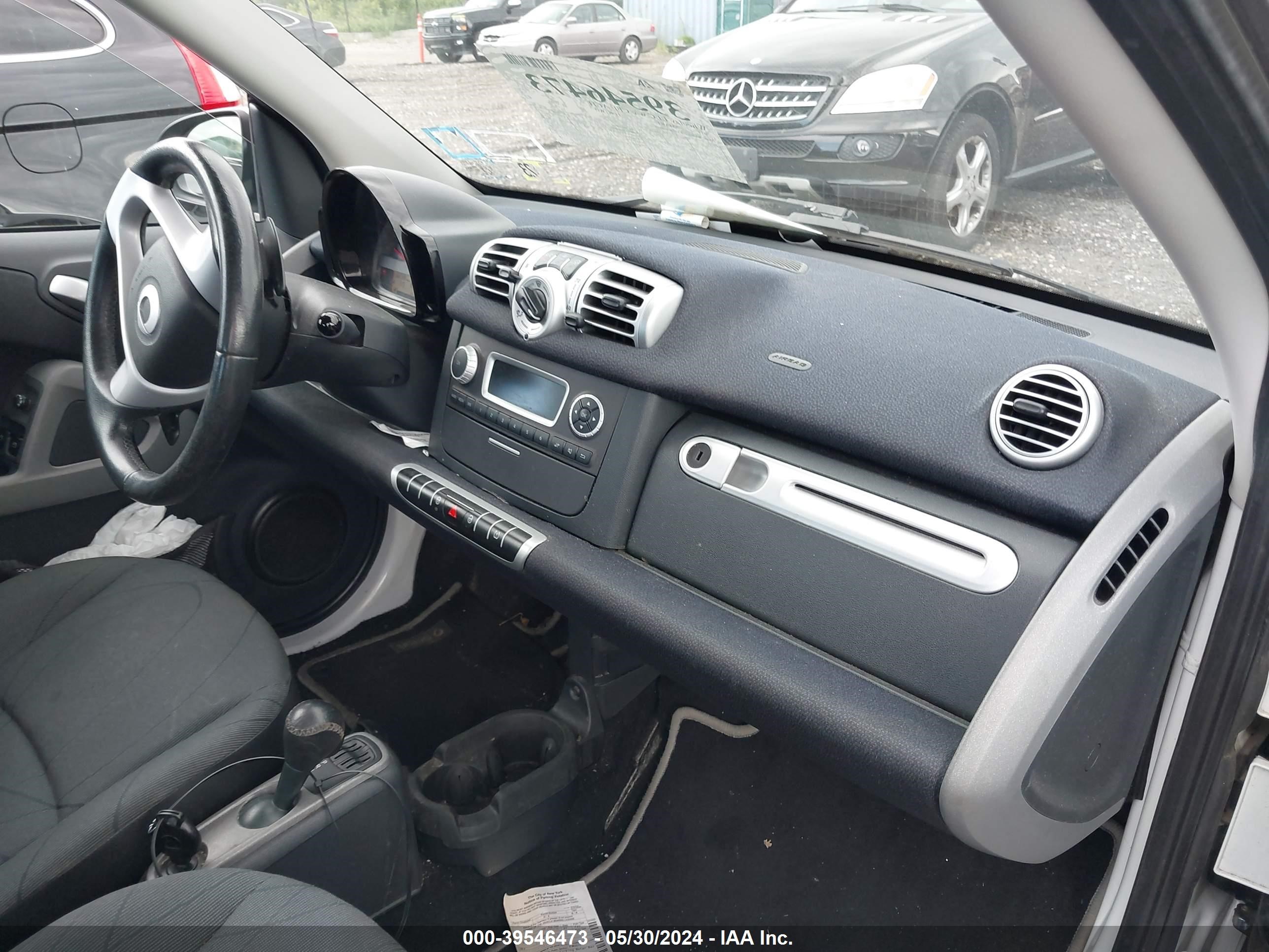 Photo 4 VIN: WMEEJ3BA5BK468972 - SMART FORTWO 