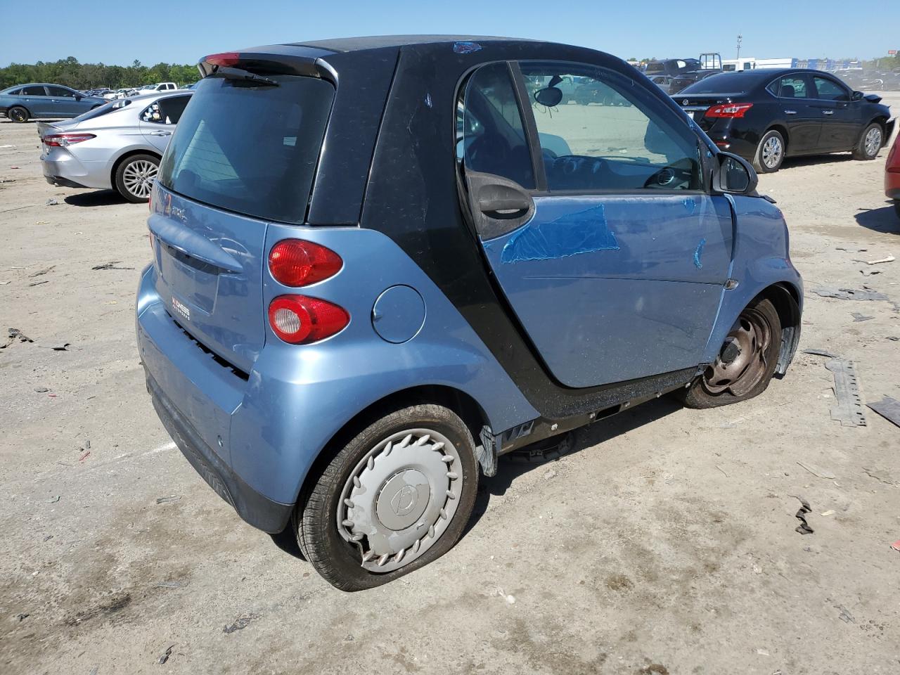 Photo 2 VIN: WMEEJ3BA5DK664610 - SMART FORTWO 