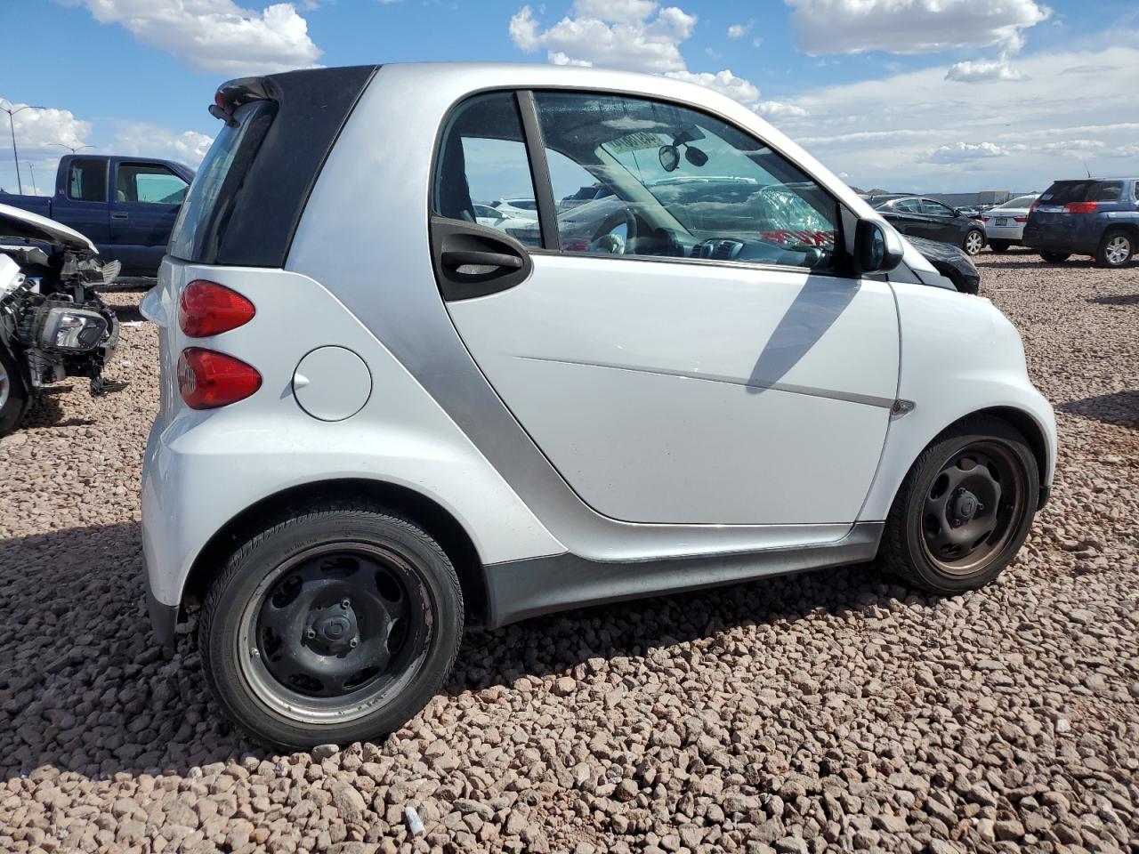 Photo 2 VIN: WMEEJ3BA5EK748850 - SMART FORTWO 