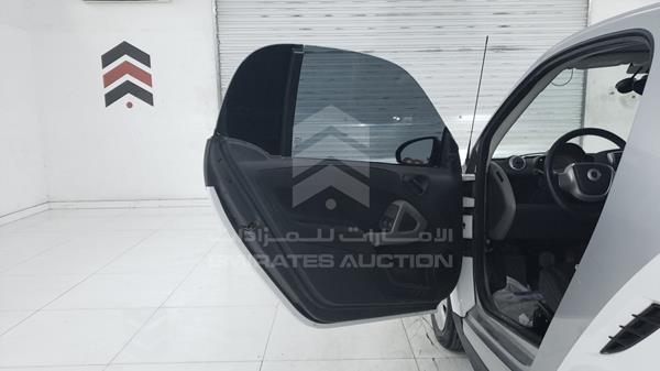 Photo 9 VIN: WMEEJ3BA5EK762697 - SMART FORTWO 