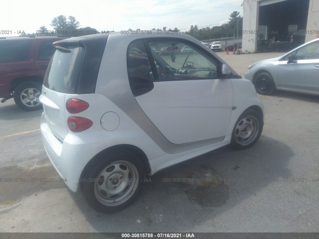 Photo 3 VIN: WMEEJ3BA6CK557208 - SMART FORTWO 