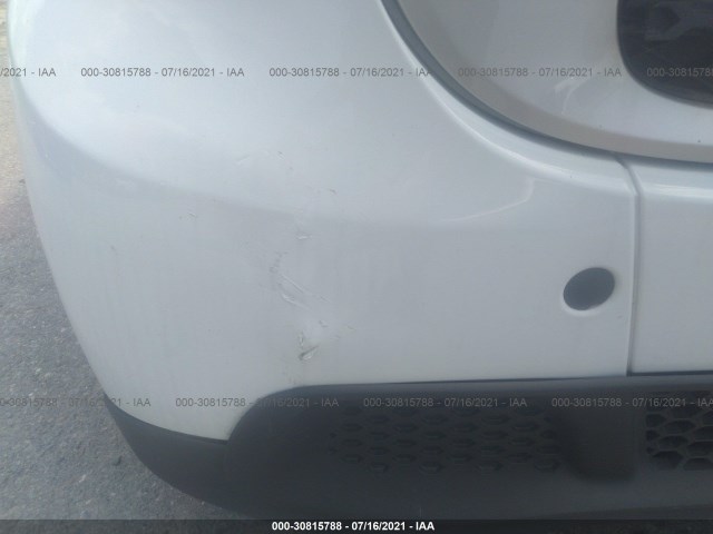 Photo 5 VIN: WMEEJ3BA6CK557208 - SMART FORTWO 