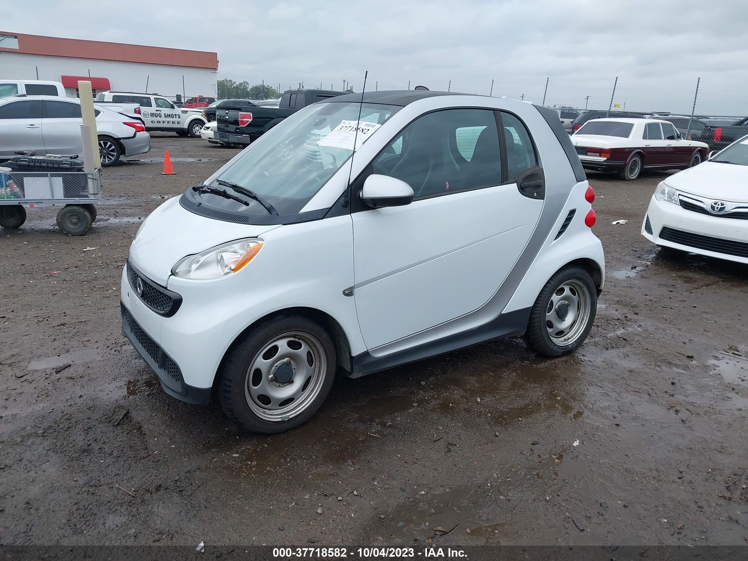 Photo 1 VIN: WMEEJ3BA6FK795631 - SMART FORTWO 