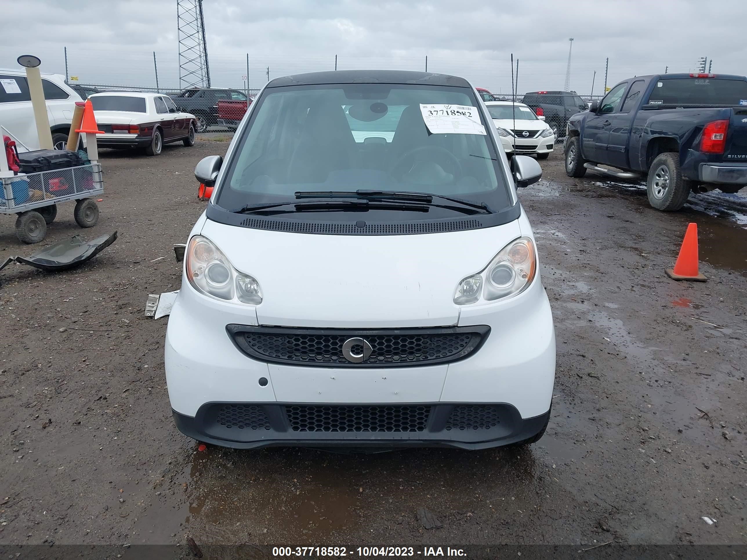 Photo 12 VIN: WMEEJ3BA6FK795631 - SMART FORTWO 