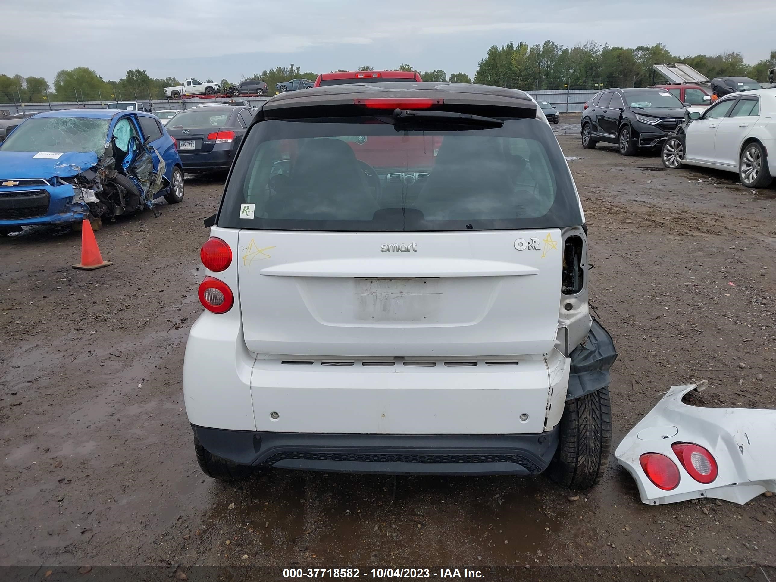 Photo 16 VIN: WMEEJ3BA6FK795631 - SMART FORTWO 