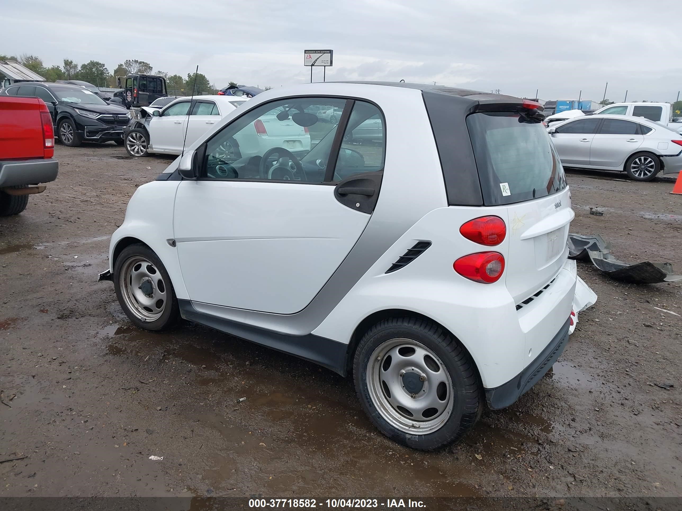 Photo 2 VIN: WMEEJ3BA6FK795631 - SMART FORTWO 