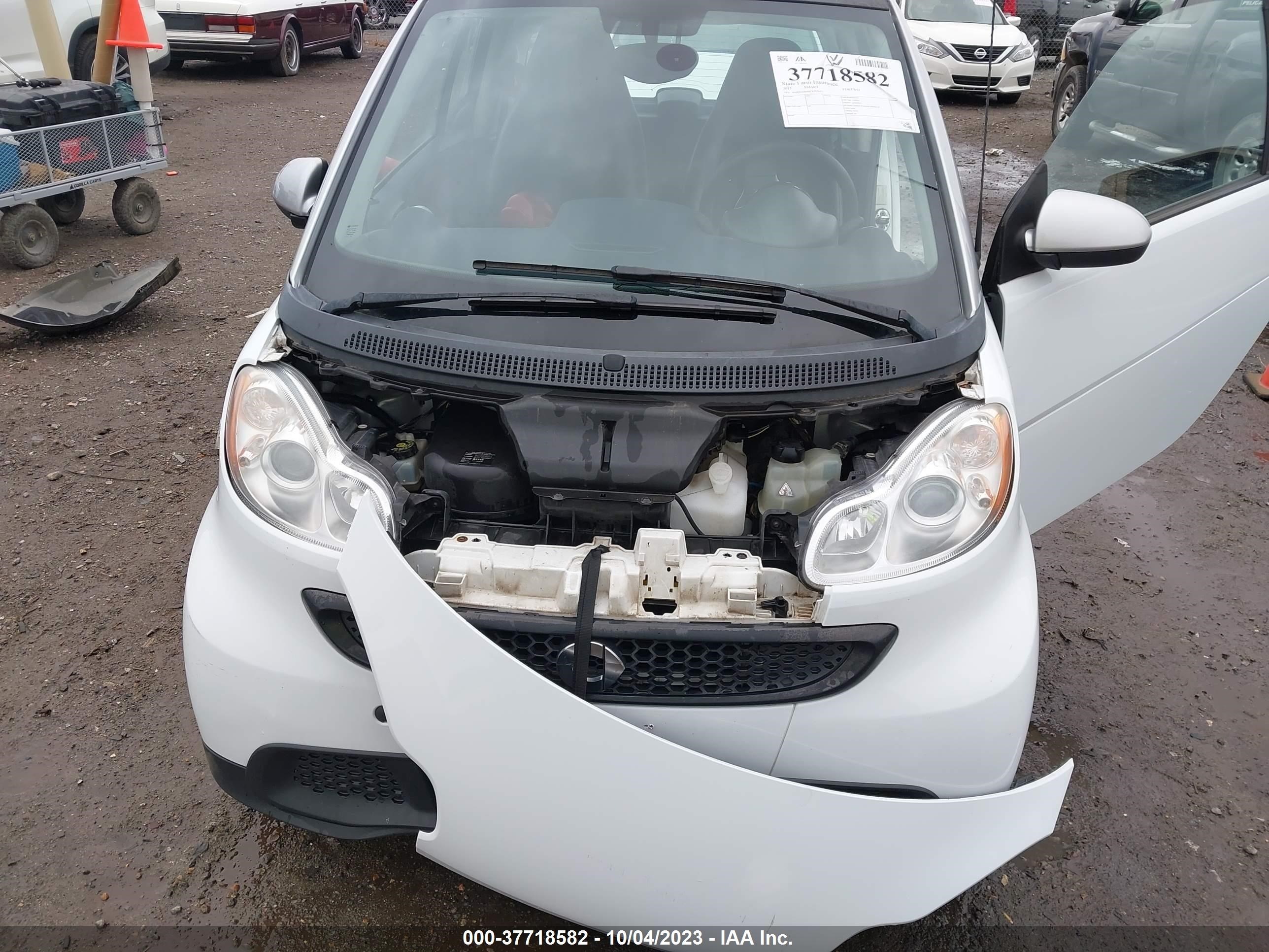 Photo 9 VIN: WMEEJ3BA6FK795631 - SMART FORTWO 