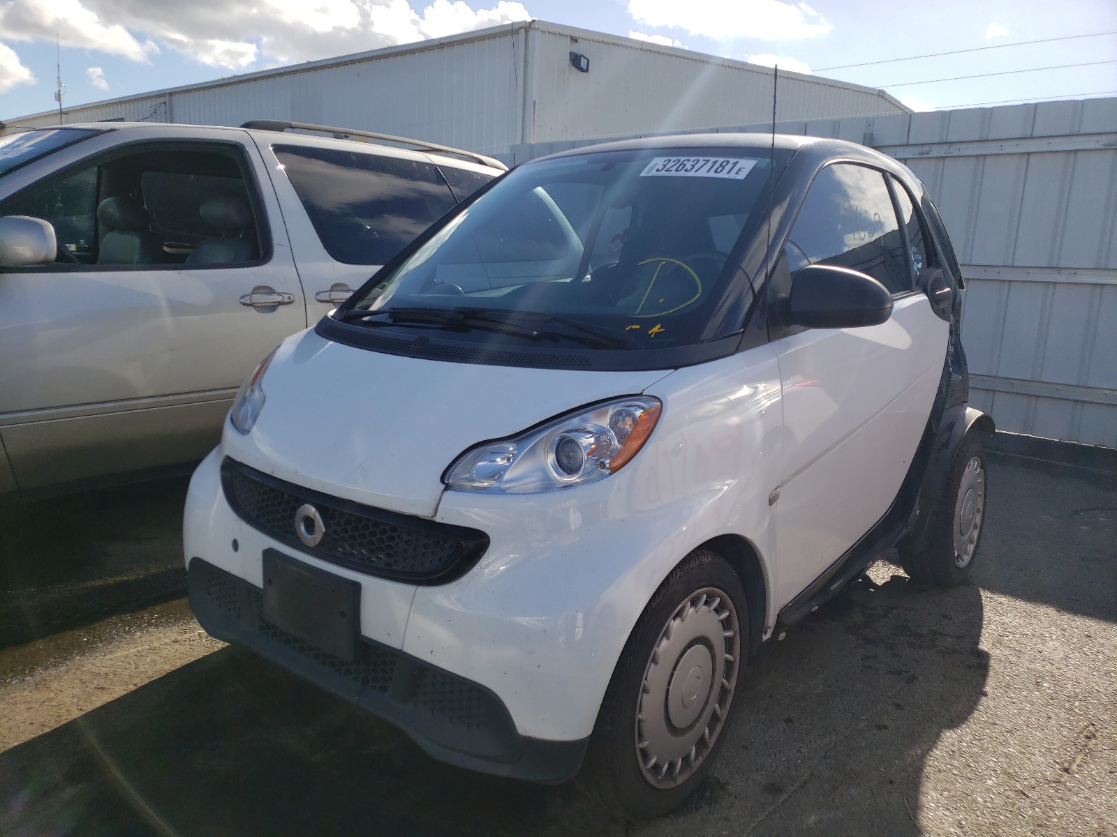 Photo 1 VIN: WMEEJ3BA7EK768792 - SMART FORTWO PUR 