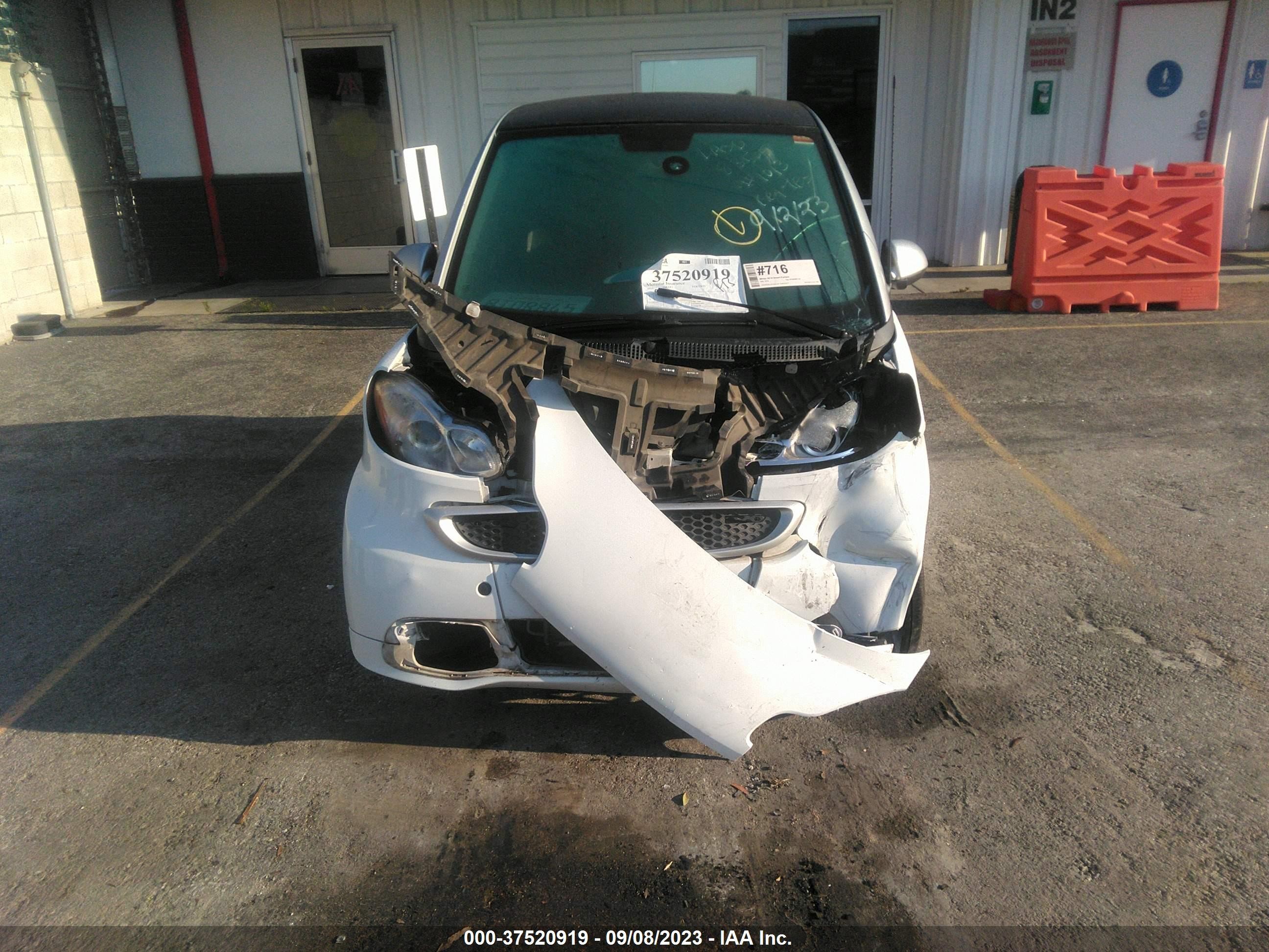 Photo 11 VIN: WMEEJ3BA7FK811013 - SMART FORTWO 