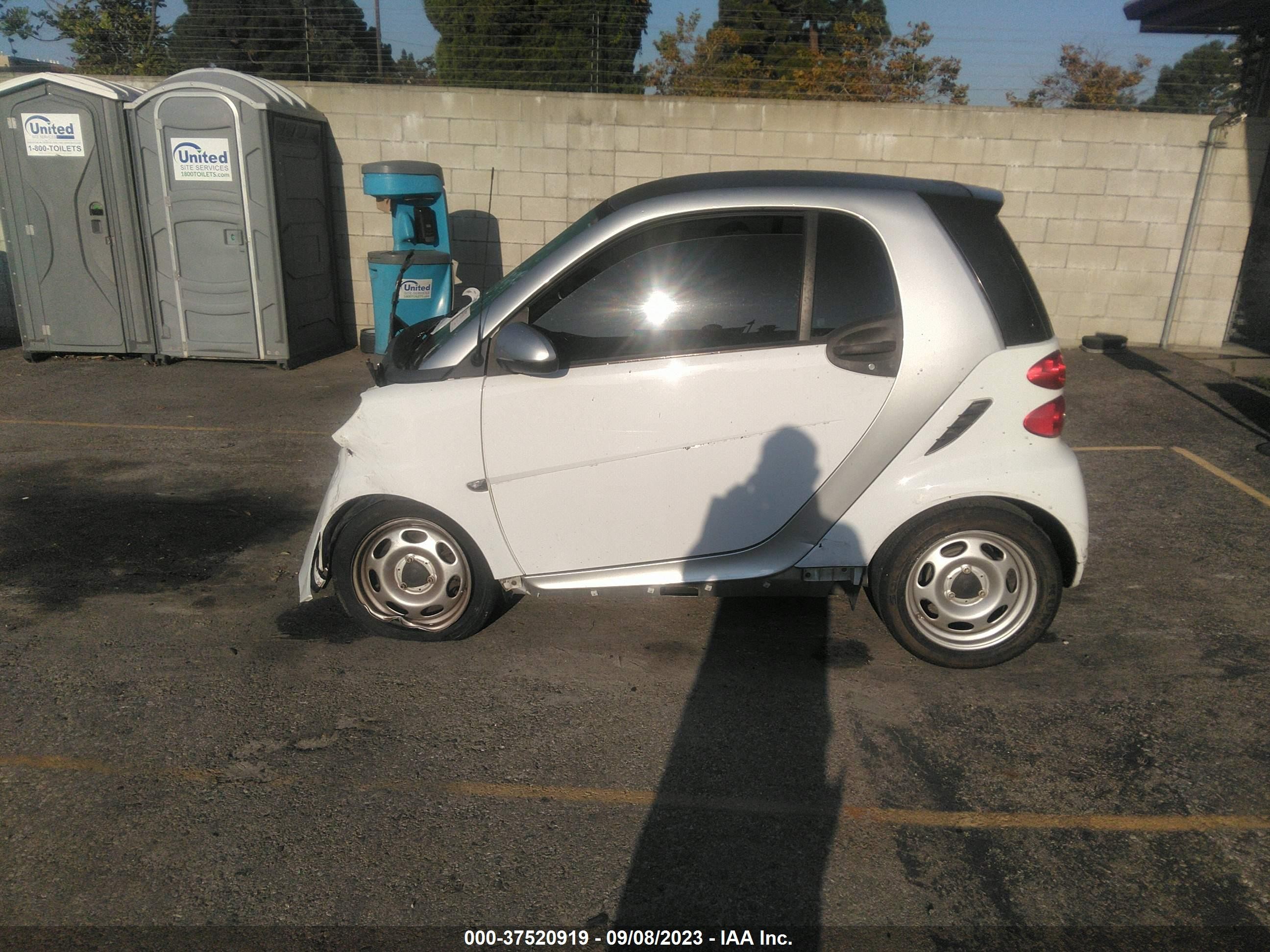 Photo 13 VIN: WMEEJ3BA7FK811013 - SMART FORTWO 