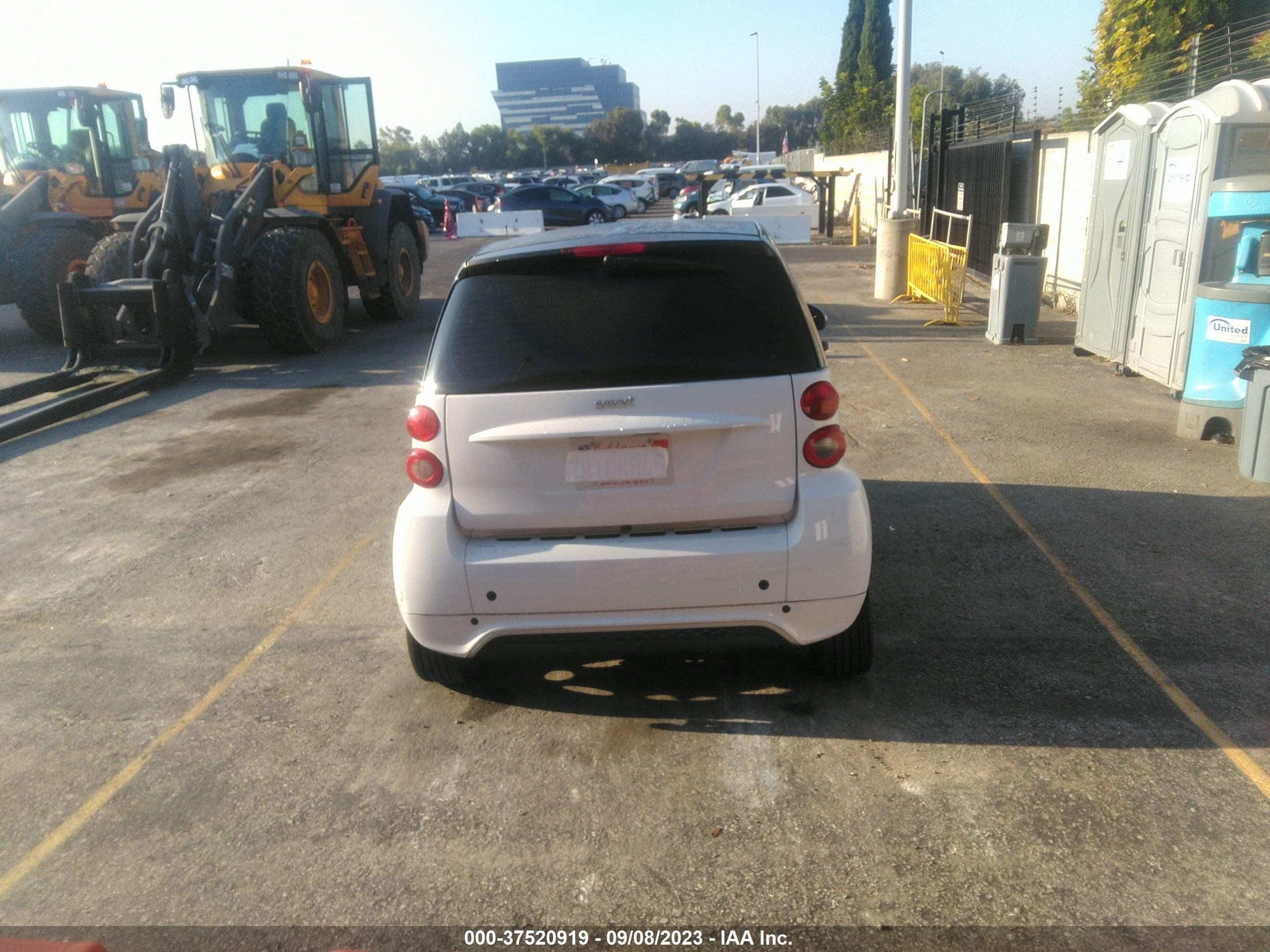 Photo 15 VIN: WMEEJ3BA7FK811013 - SMART FORTWO 