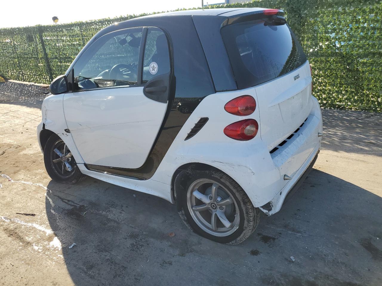 Photo 1 VIN: WMEEJ3BA7FK818690 - SMART FORTWO 