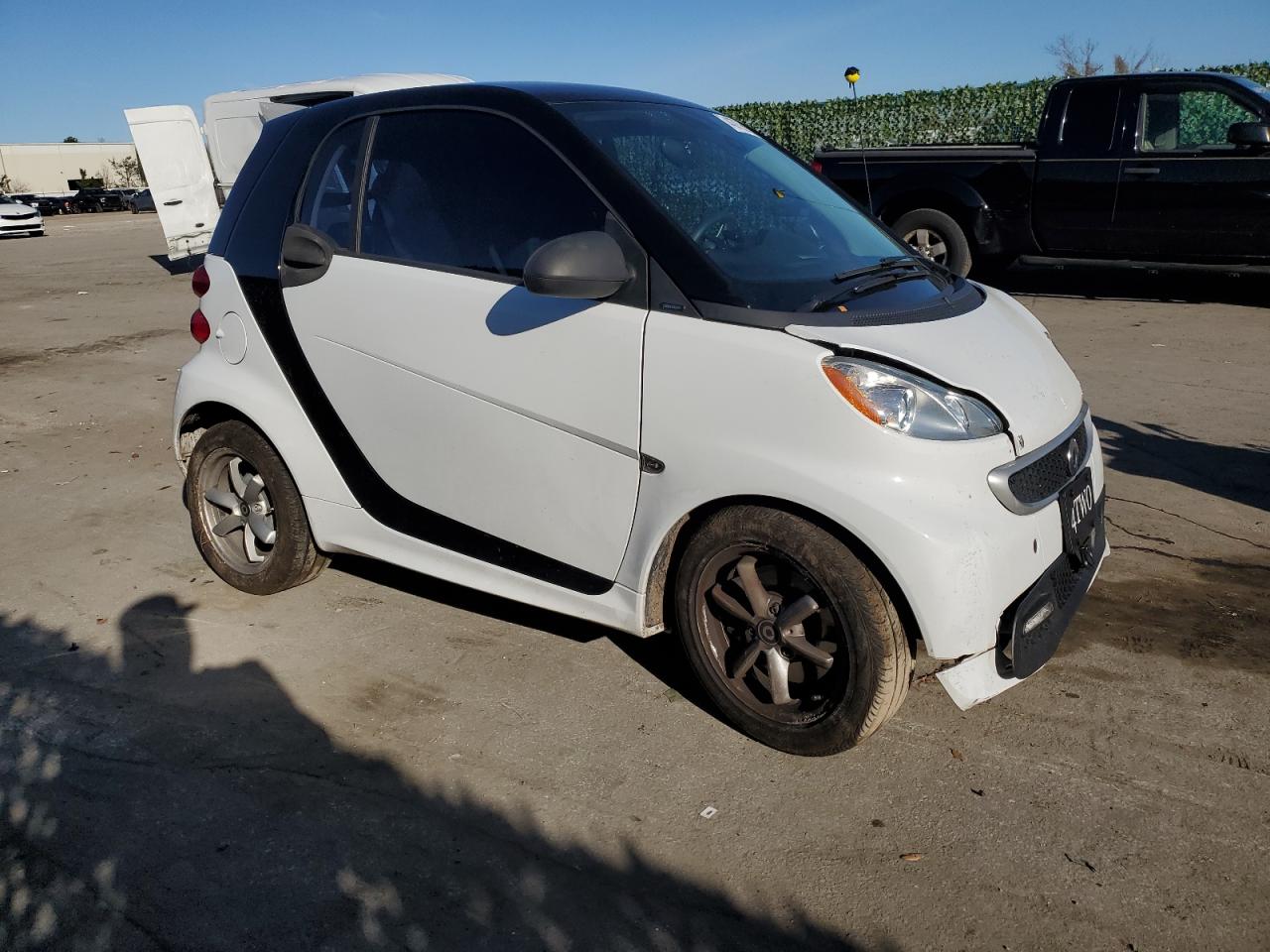 Photo 3 VIN: WMEEJ3BA7FK818690 - SMART FORTWO 