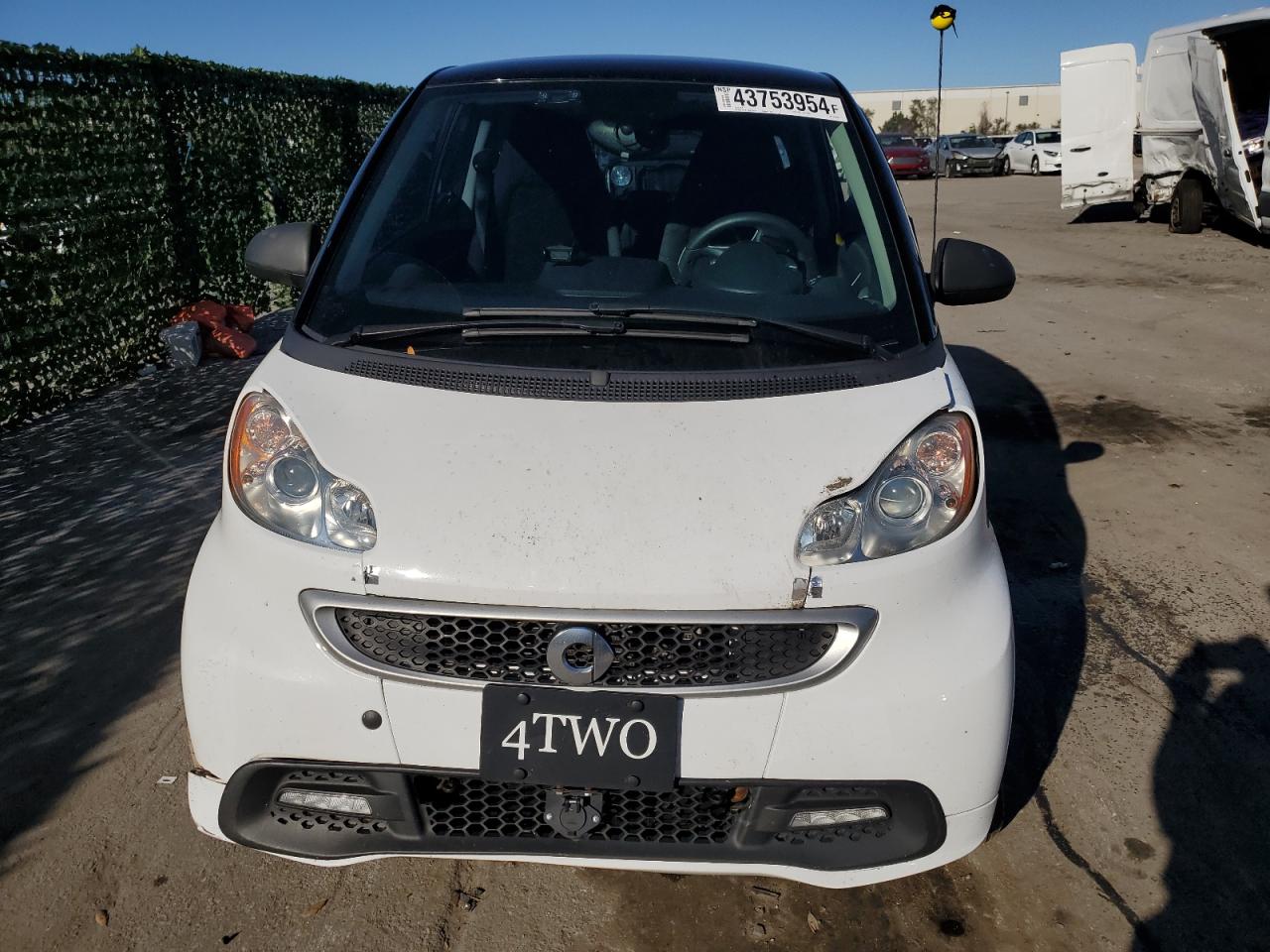 Photo 4 VIN: WMEEJ3BA7FK818690 - SMART FORTWO 