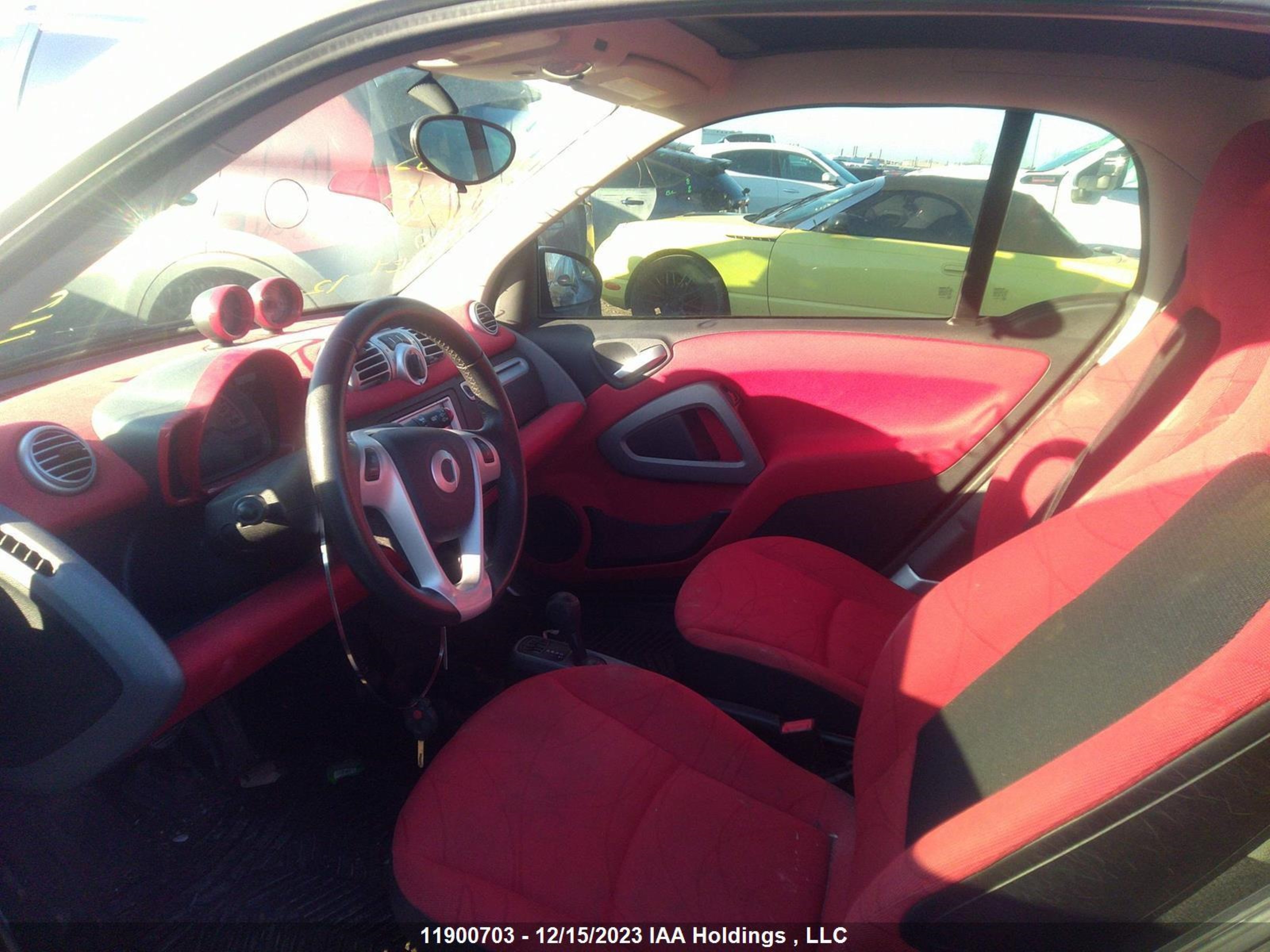 Photo 4 VIN: WMEEJ3BA8BK443676 - SMART FORTWO 