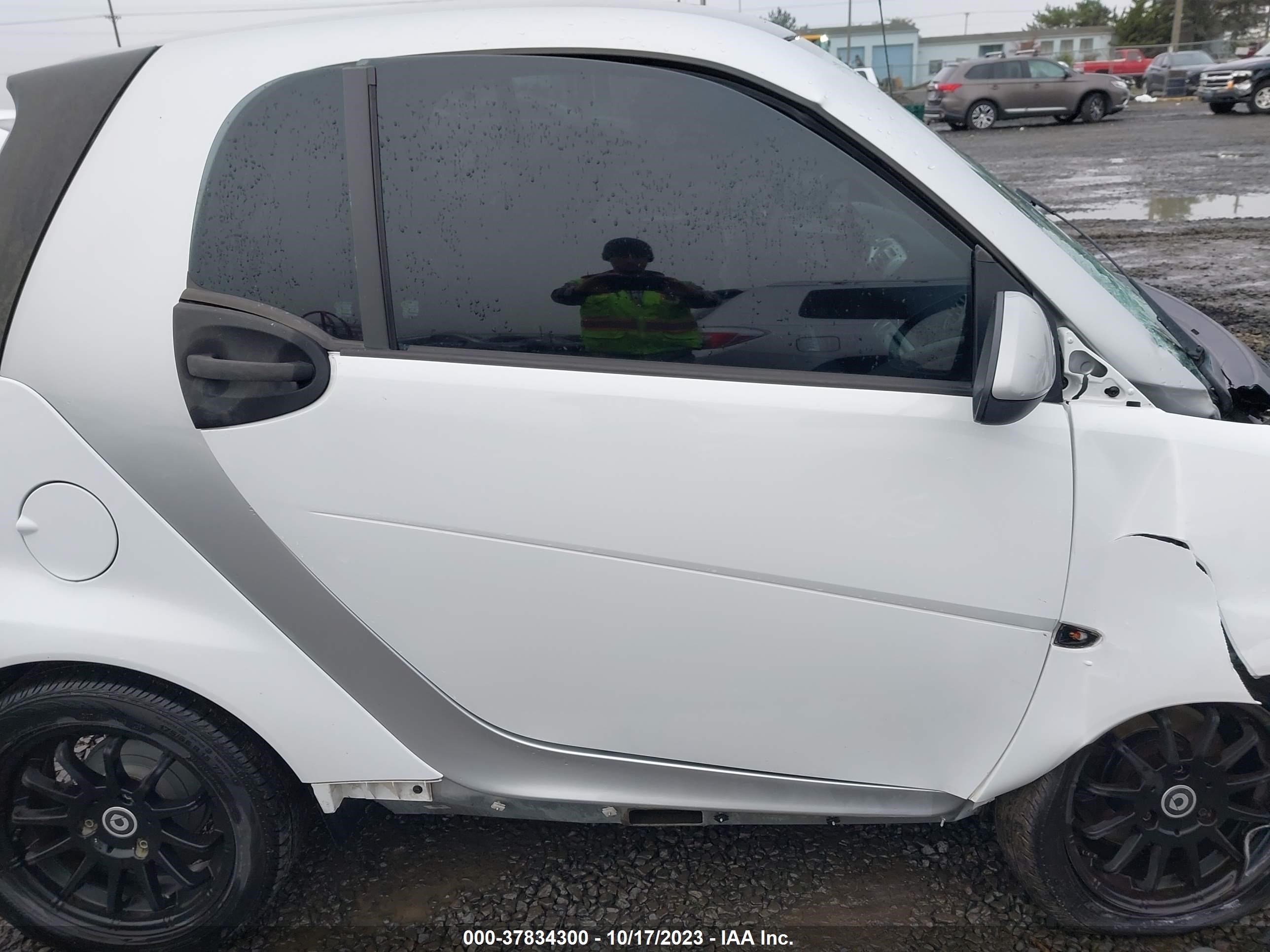 Photo 13 VIN: WMEEJ3BA9DK687243 - SMART FORTWO 