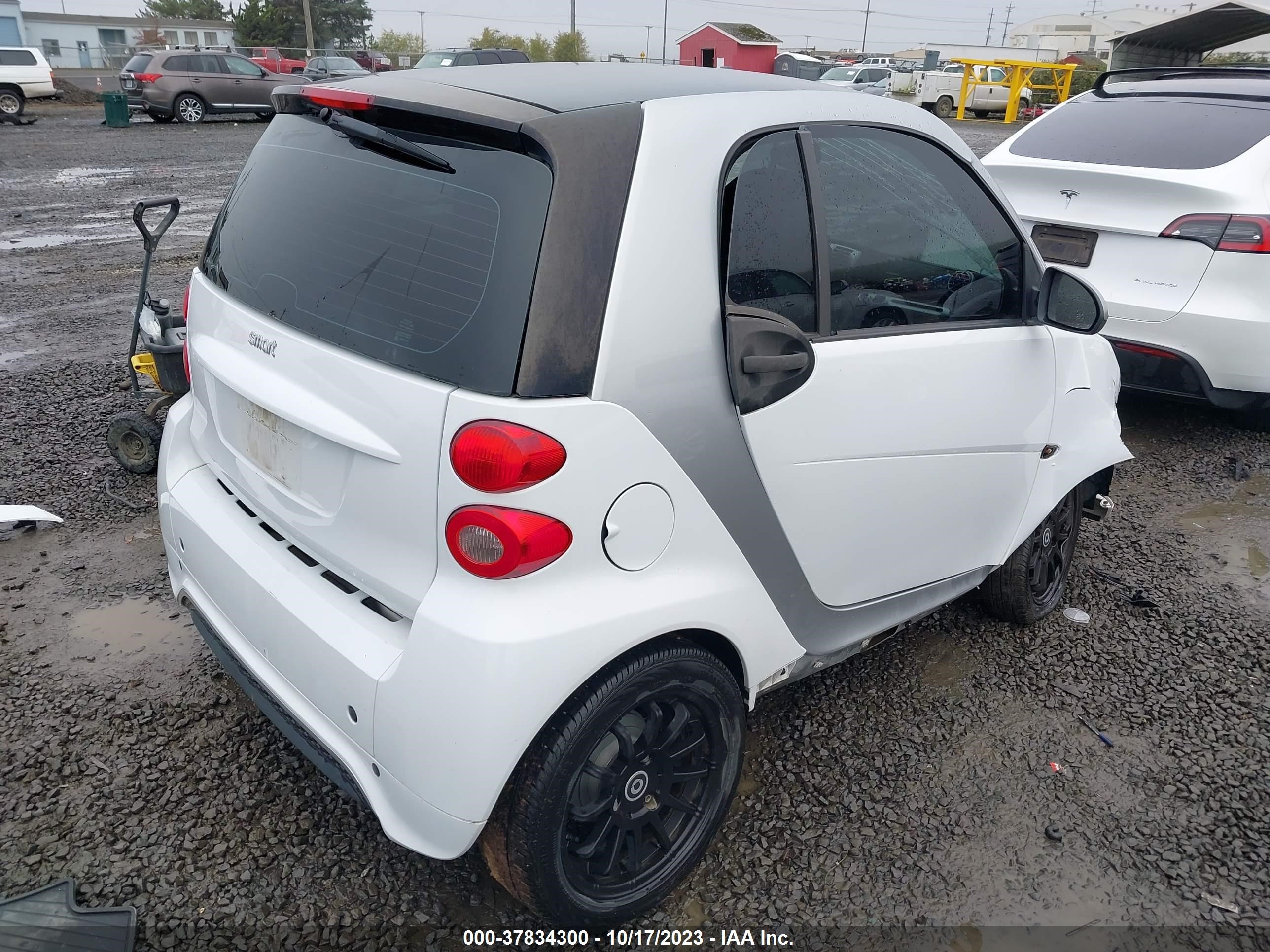 Photo 3 VIN: WMEEJ3BA9DK687243 - SMART FORTWO 